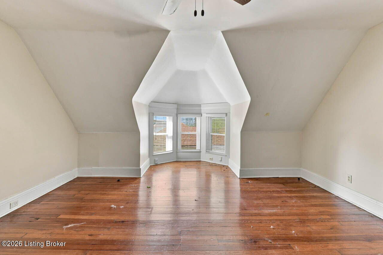 2063 Sherwood Ave Property Photo 34