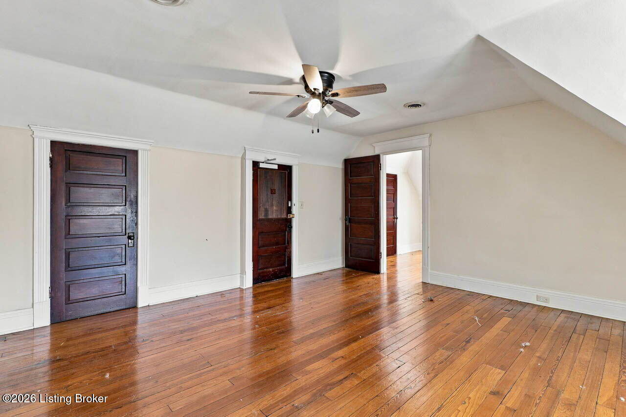 2063 Sherwood Ave Property Photo 35