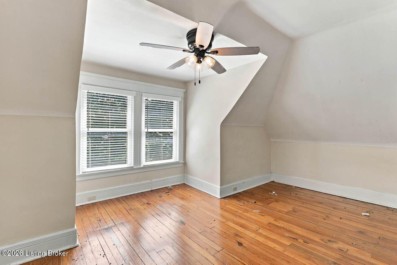 2063 Sherwood Ave Property Photo 36