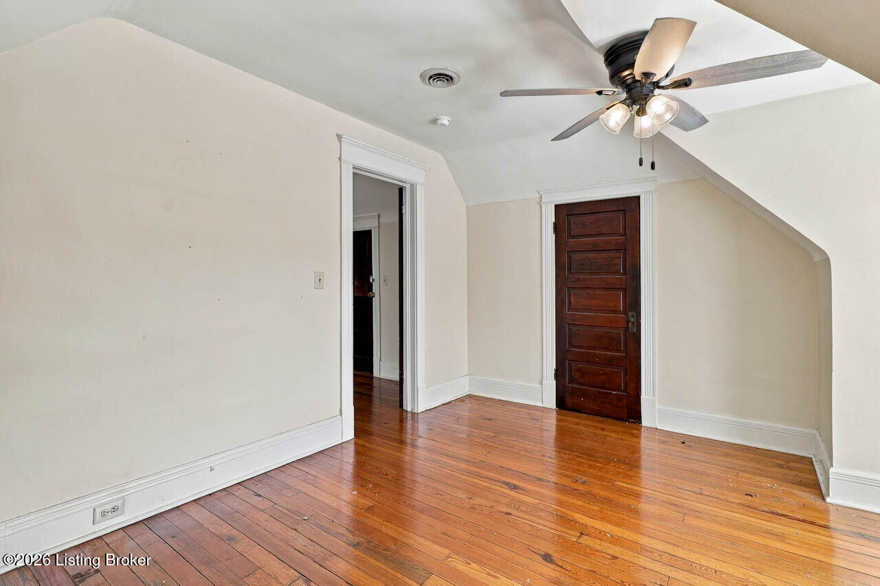 2063 Sherwood Ave Property Photo 37