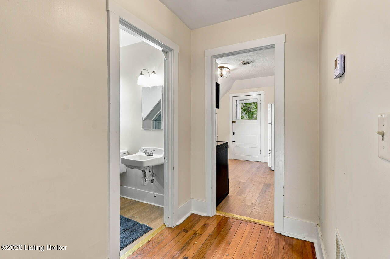 2063 Sherwood Ave Property Photo 38
