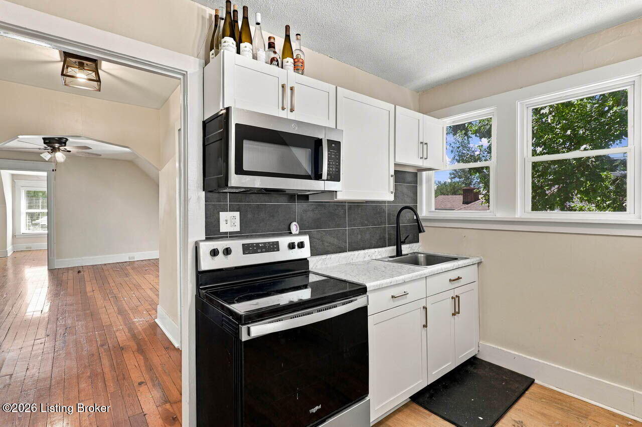 2063 Sherwood Ave Property Photo 42