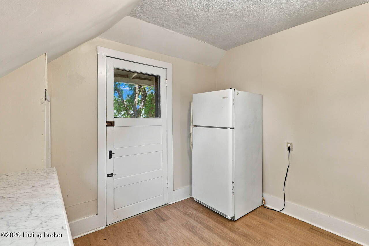 2063 Sherwood Ave Property Photo 43