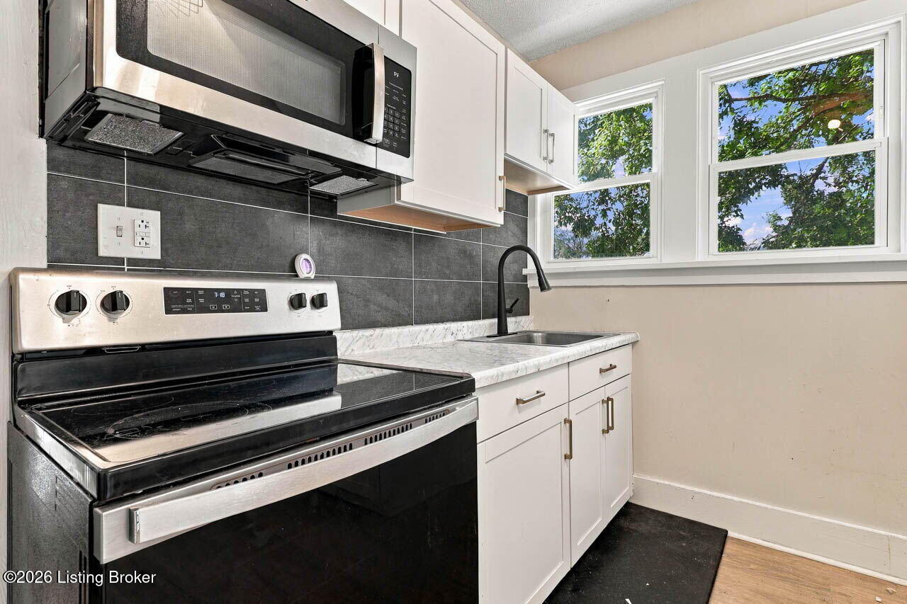 2063 Sherwood Ave Property Photo 44