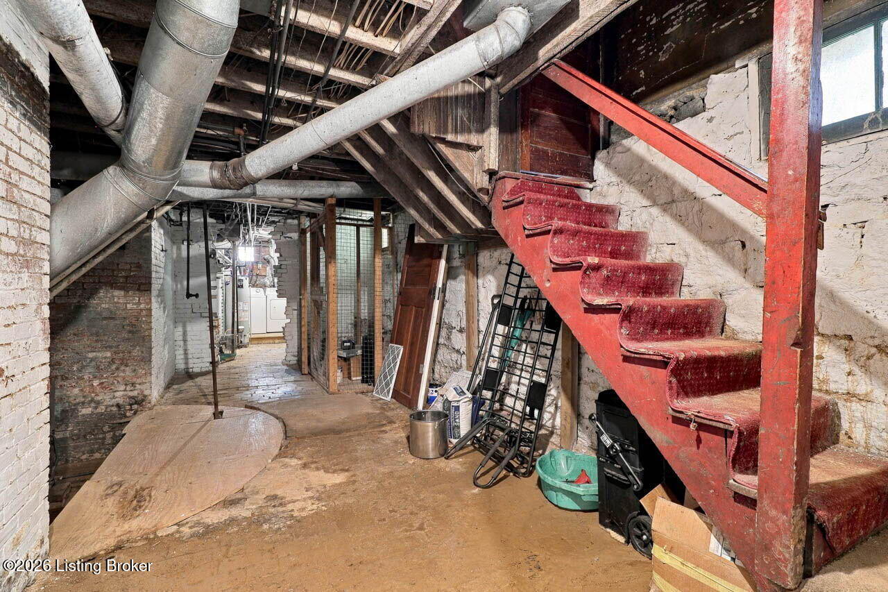 2063 Sherwood Ave Property Photo 48