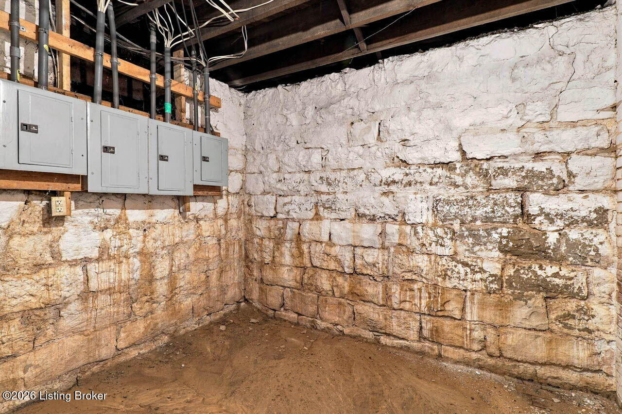 2063 Sherwood Ave Property Photo 49