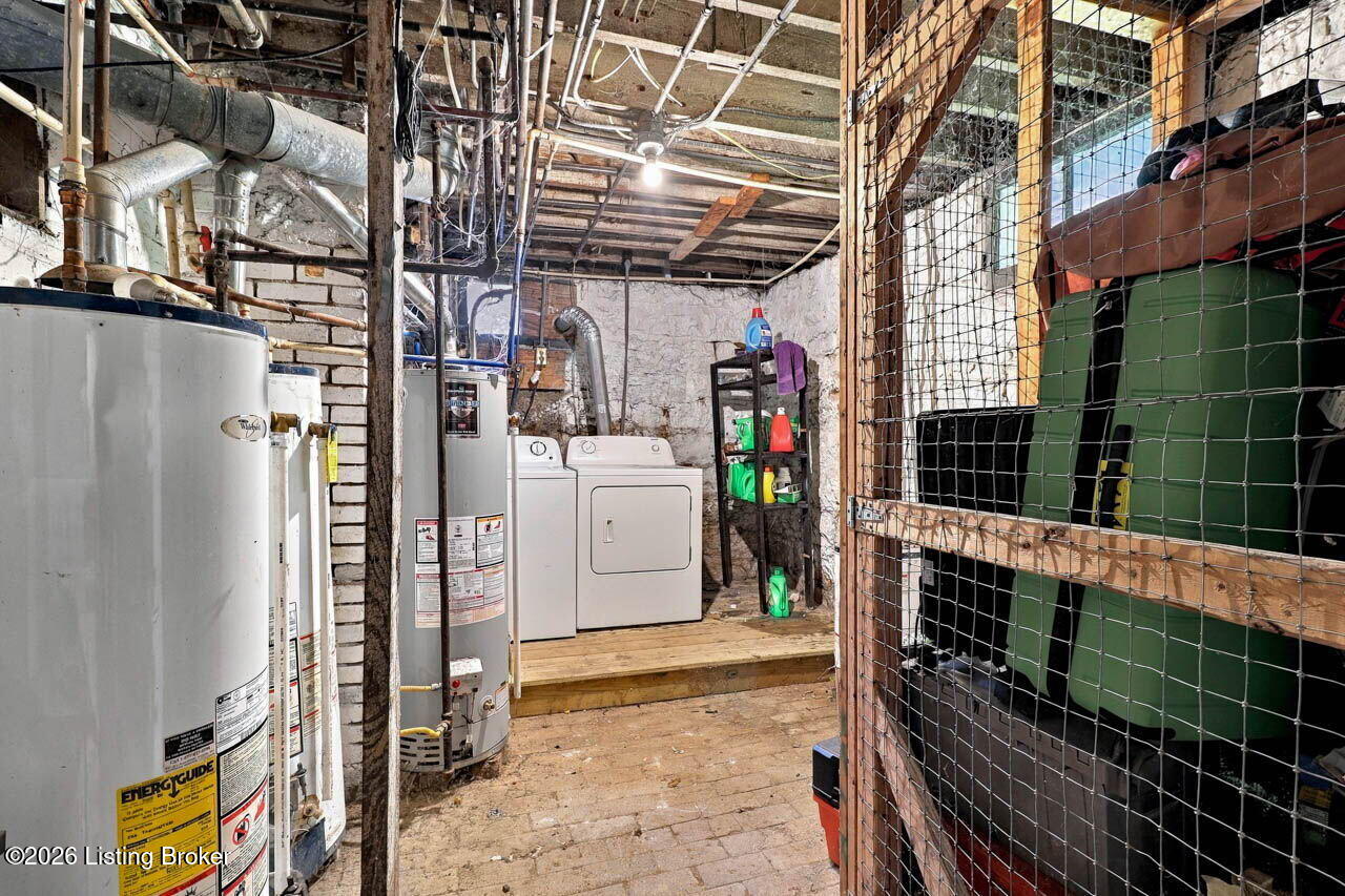 2063 Sherwood Ave Property Photo 50