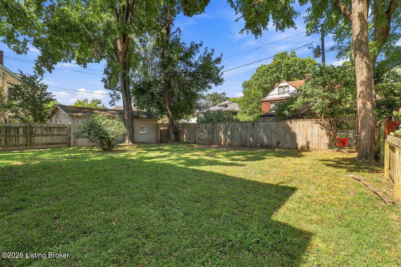 2063 Sherwood Ave Property Photo 52