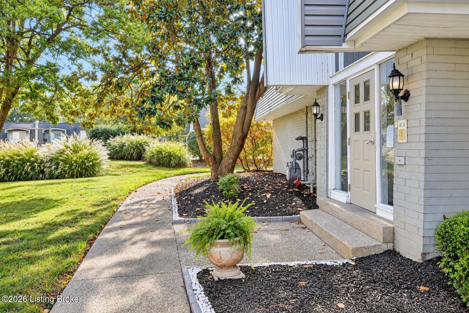 819 La Fontenay Ct Property Photo 1