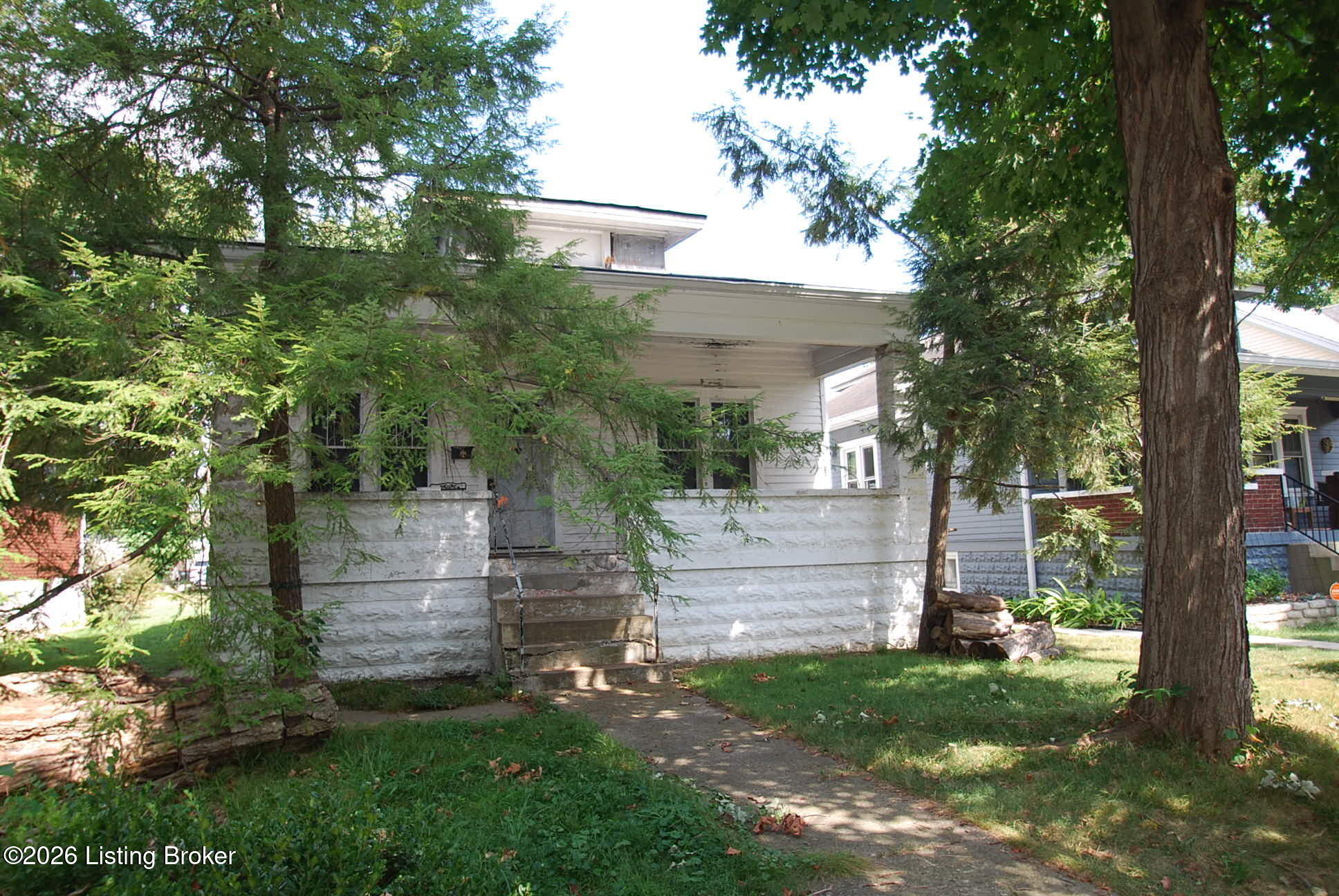 121 Cannons Ln Property Photo 2