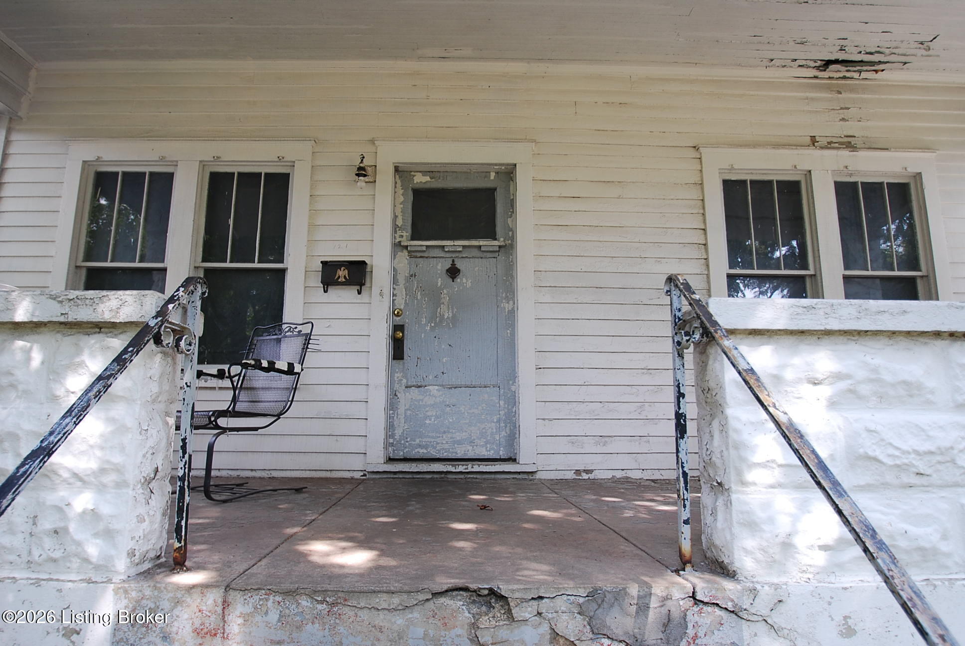 121 Cannons Ln Property Photo 3