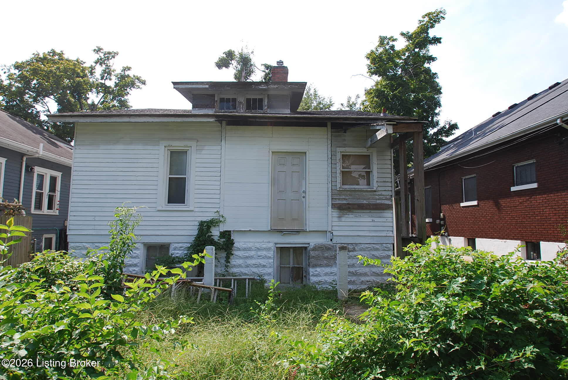 121 Cannons Ln Property Photo 5