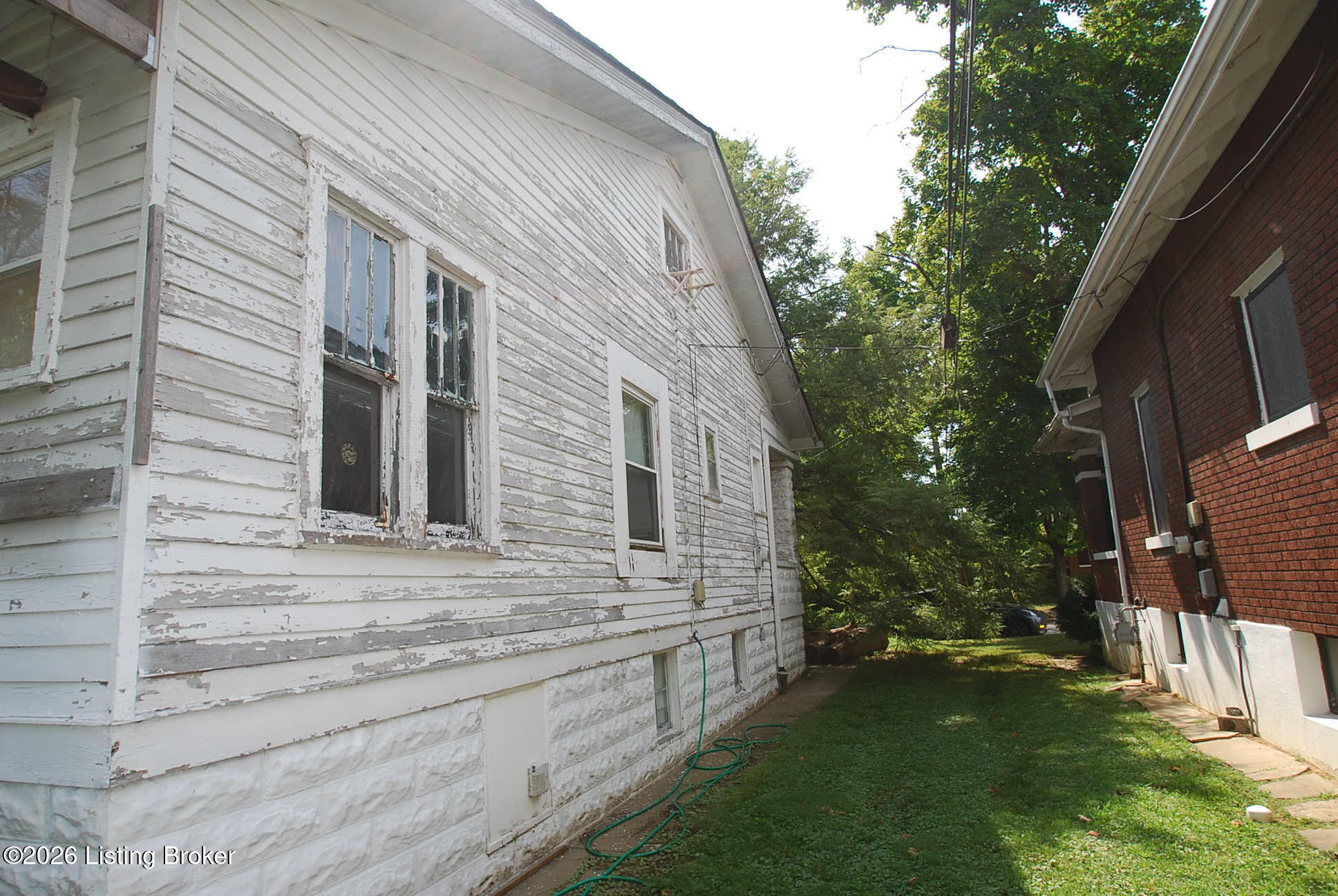 121 Cannons Ln Property Photo 6