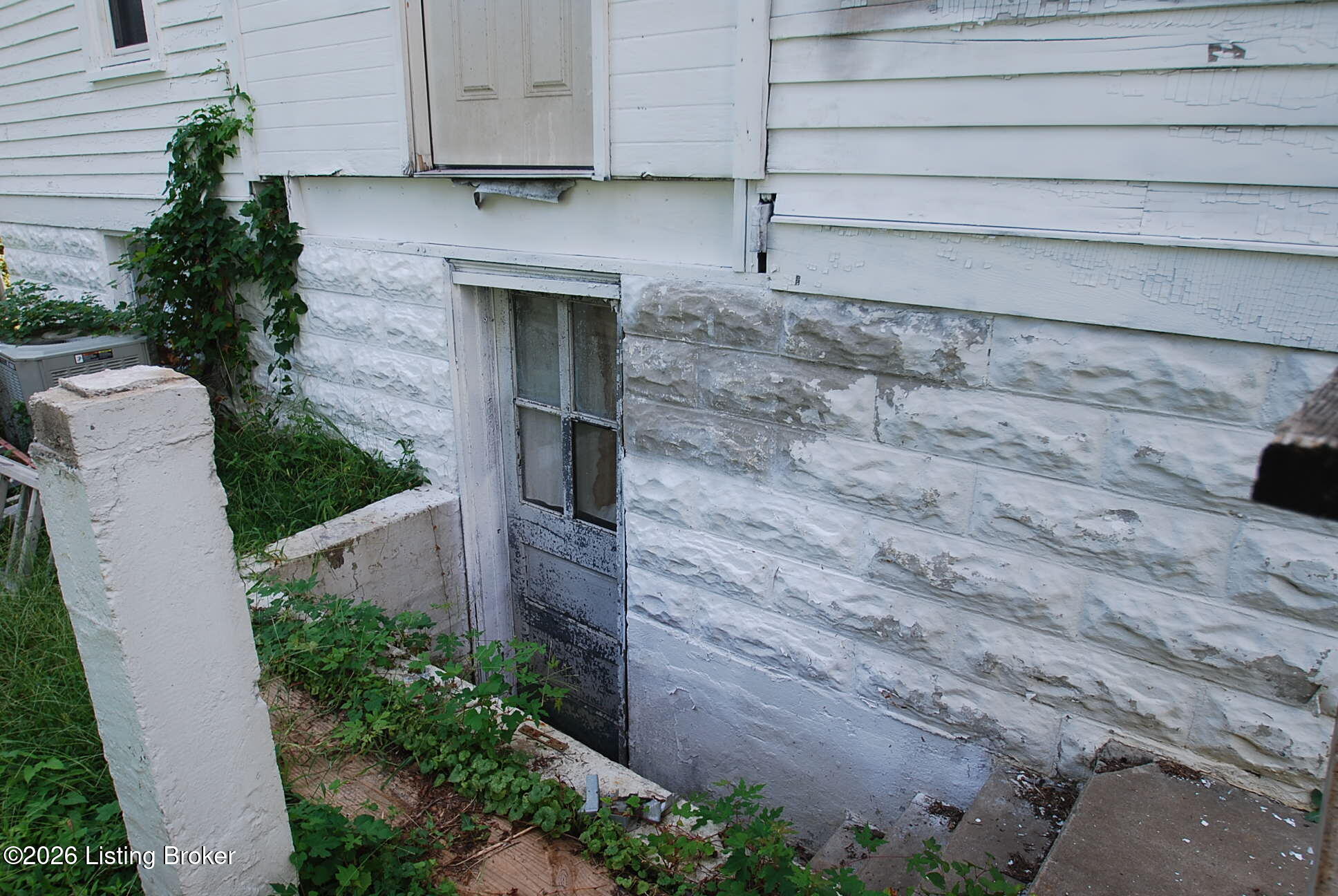 121 Cannons Ln Property Photo 7