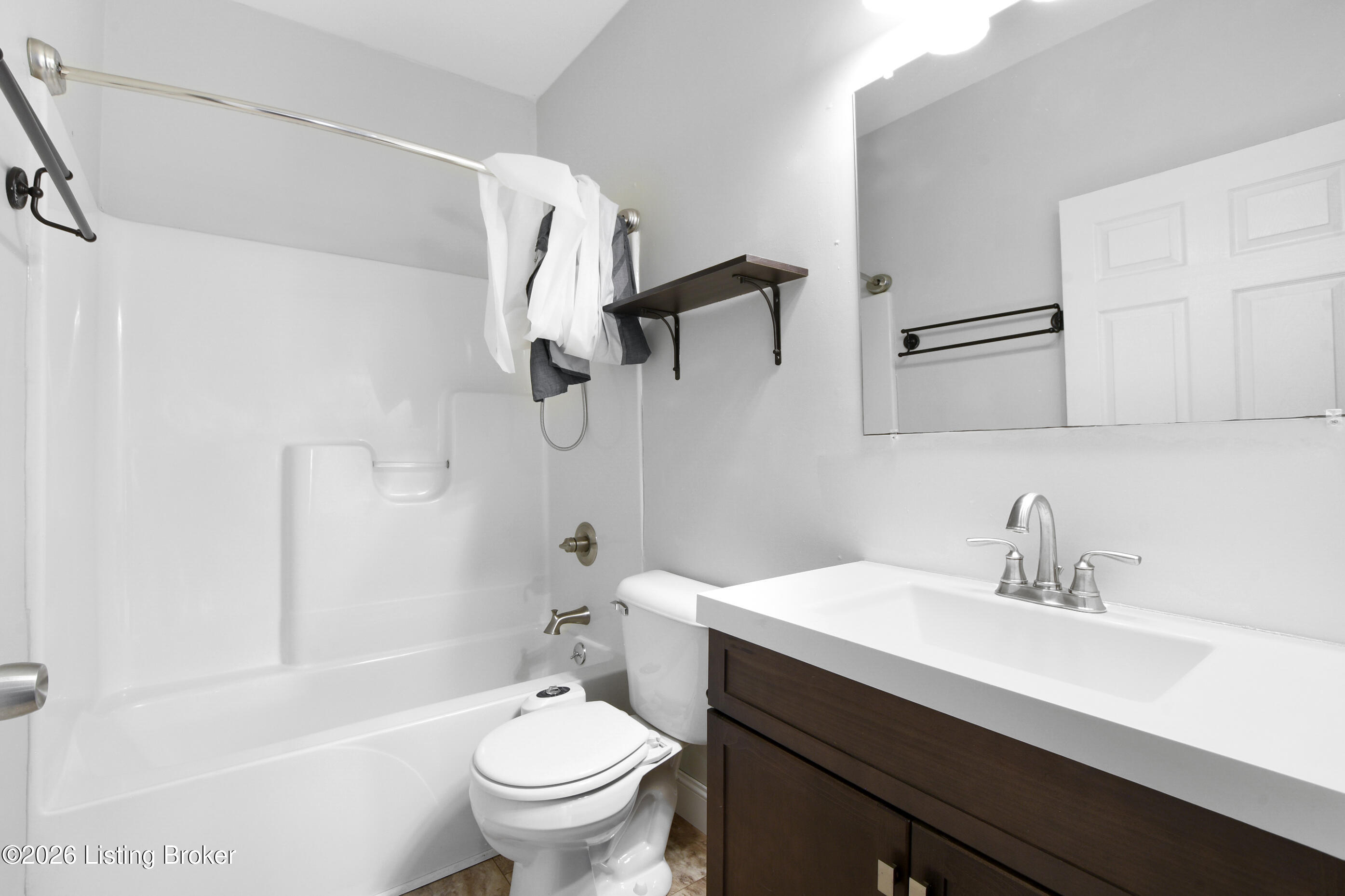 905 E Madison St Property Photo 10
