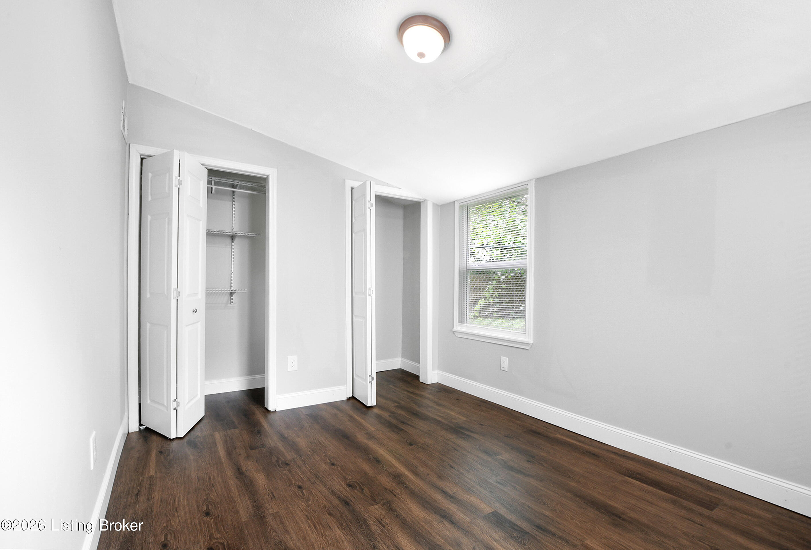 905 E Madison St Property Photo 12