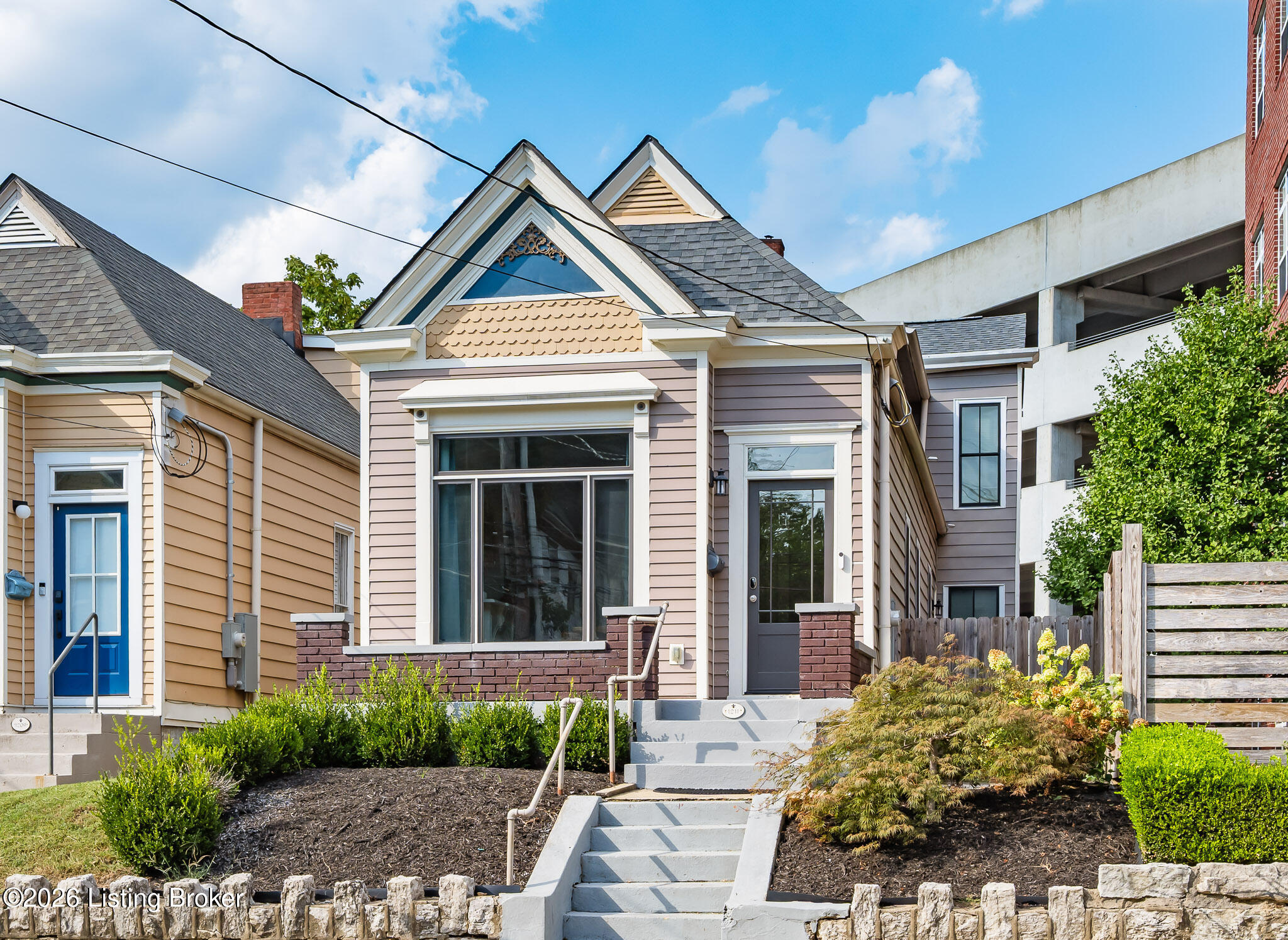 1211 E Broadway Property Photo 1