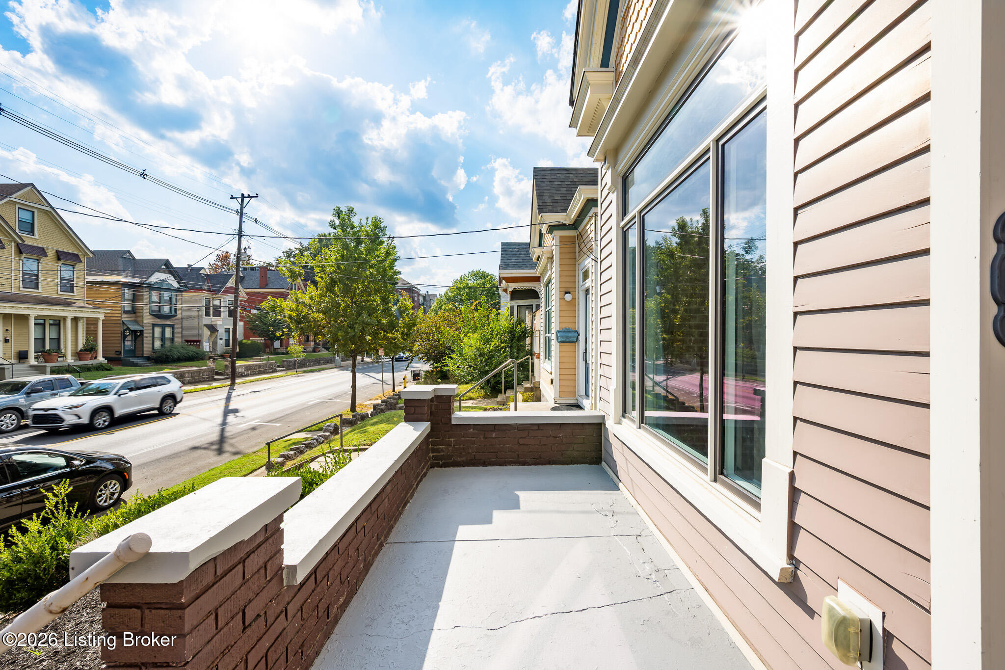 1211 E Broadway Property Photo 3