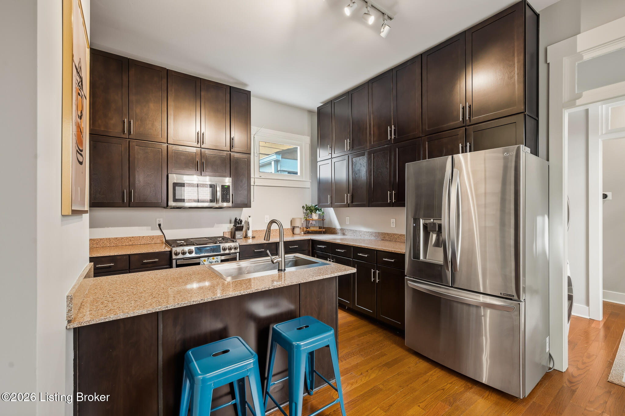 1211 E Broadway Property Photo 18