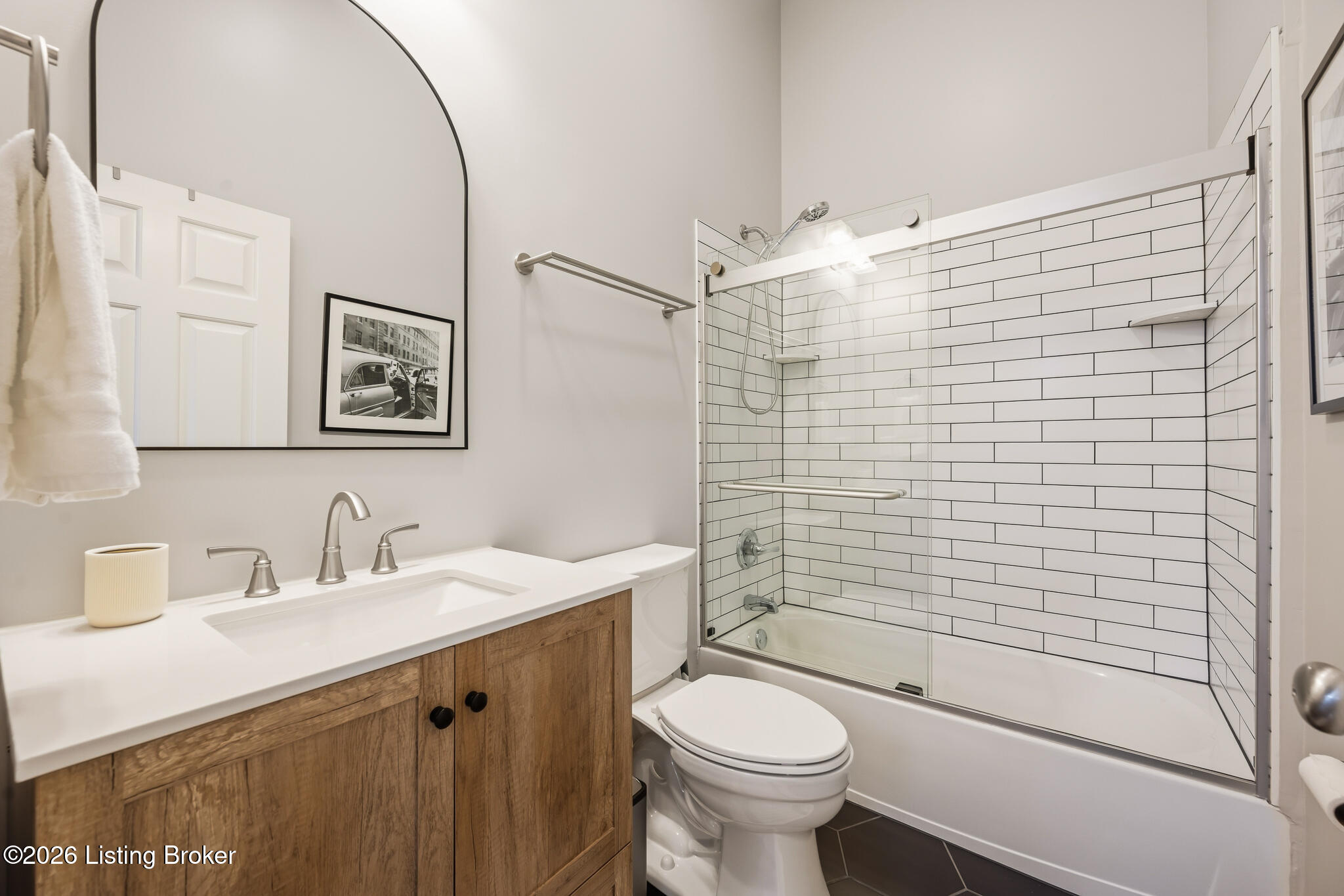 1211 E Broadway Property Photo 32