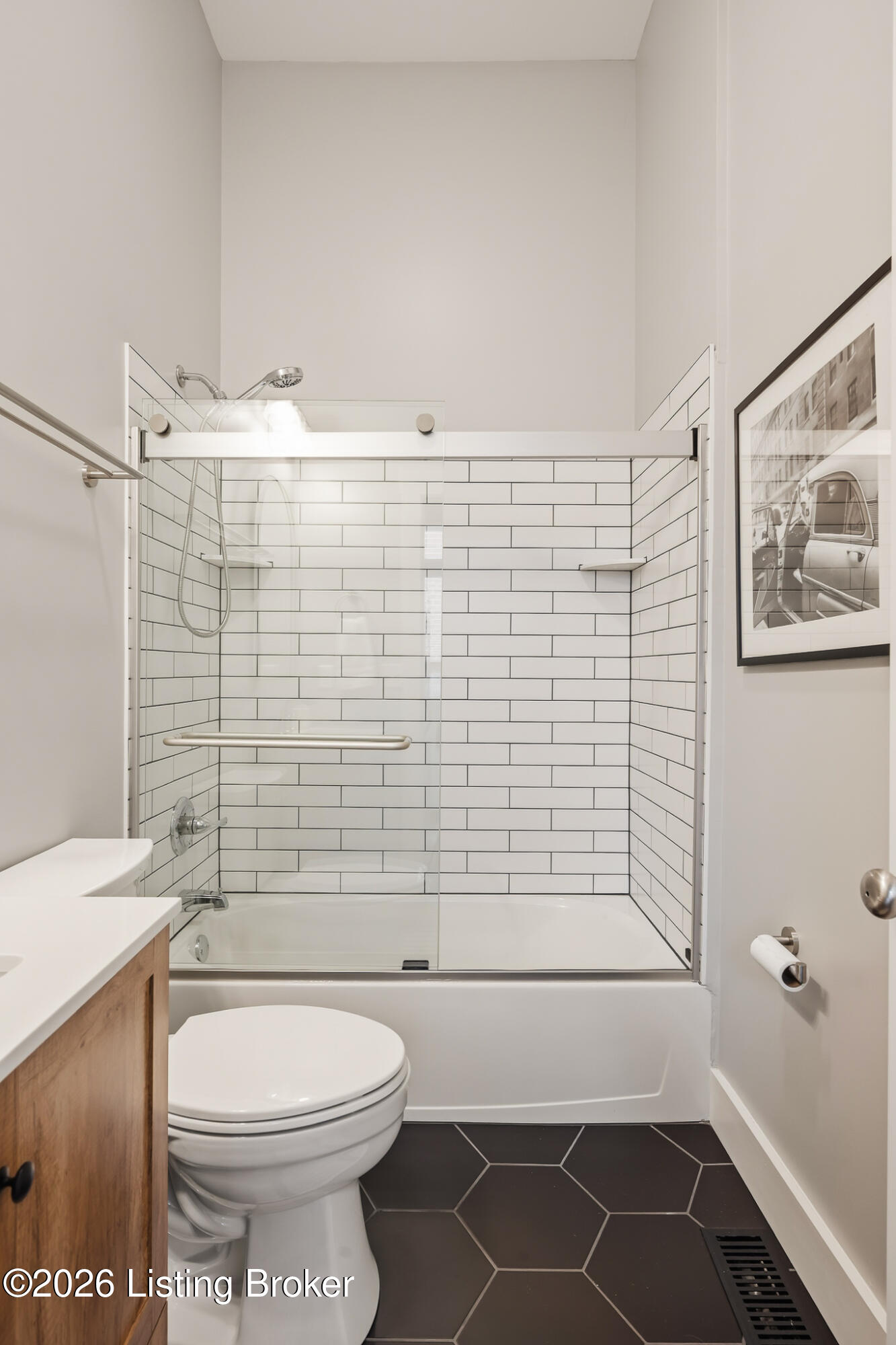 1211 E Broadway Property Photo 33