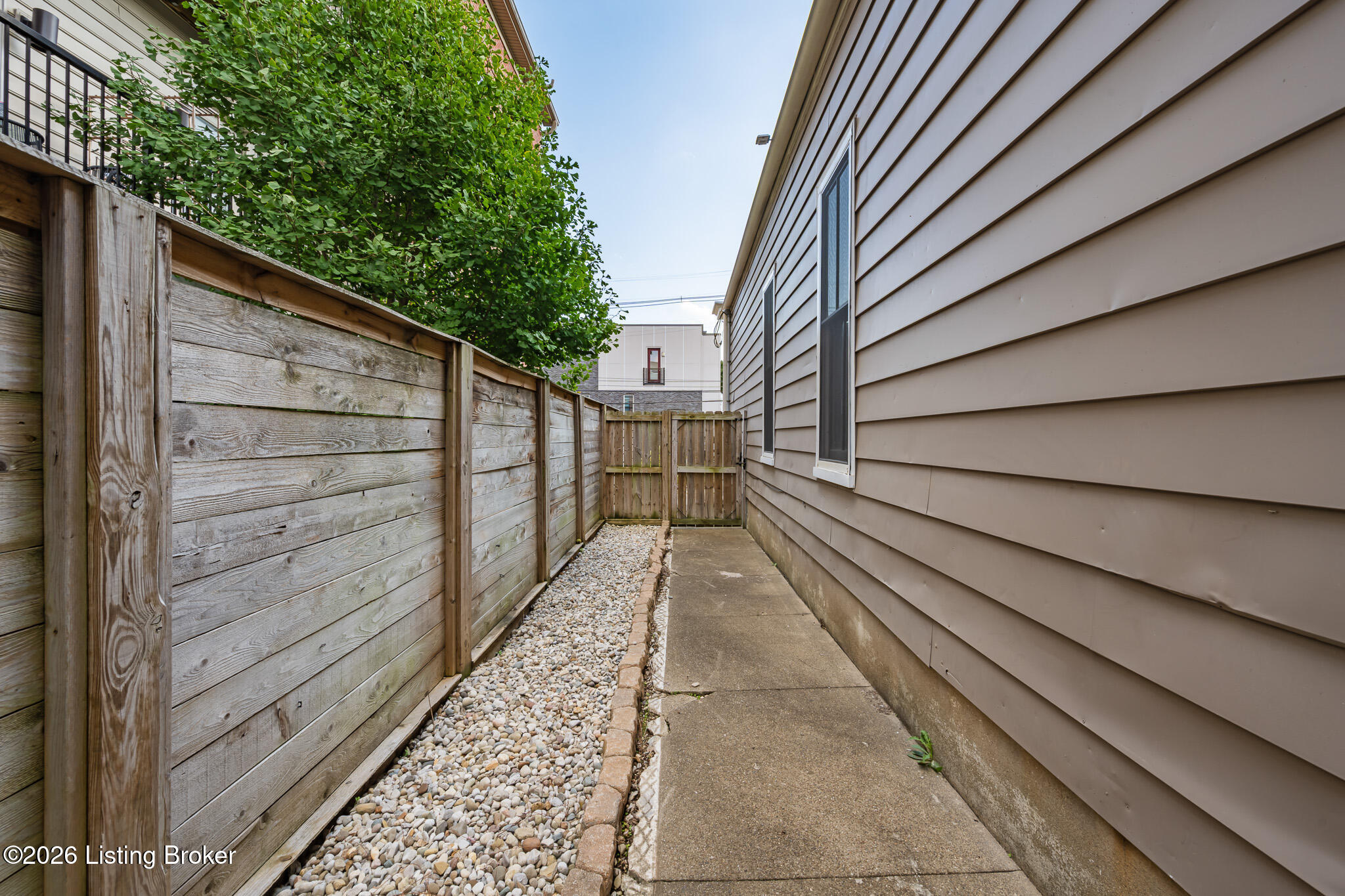 1211 E Broadway Property Photo 37