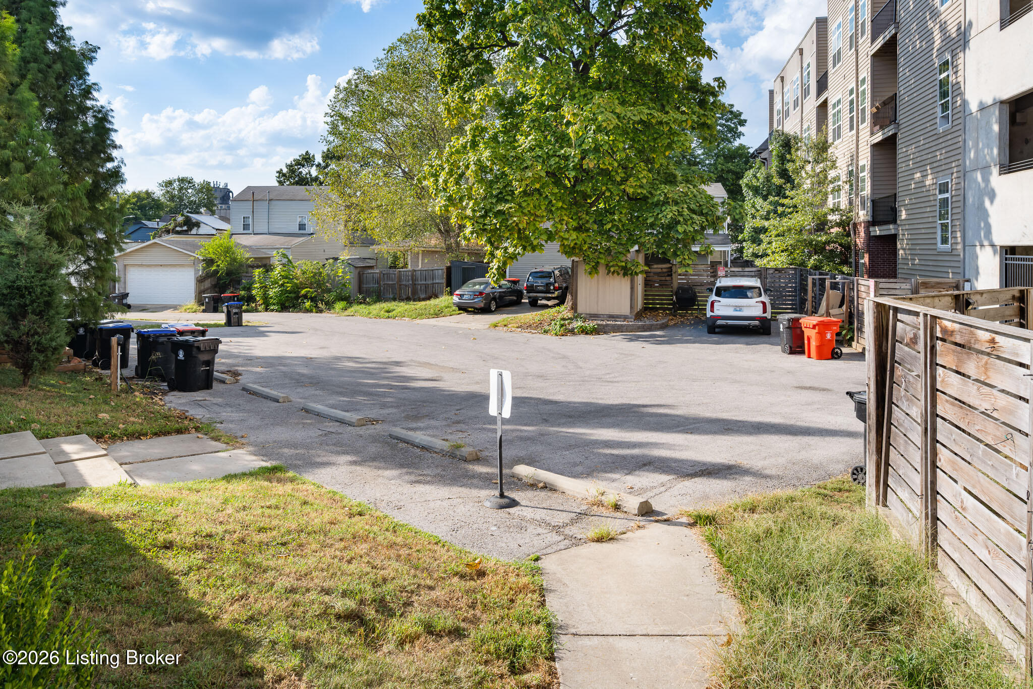 1211 E Broadway Property Photo 38