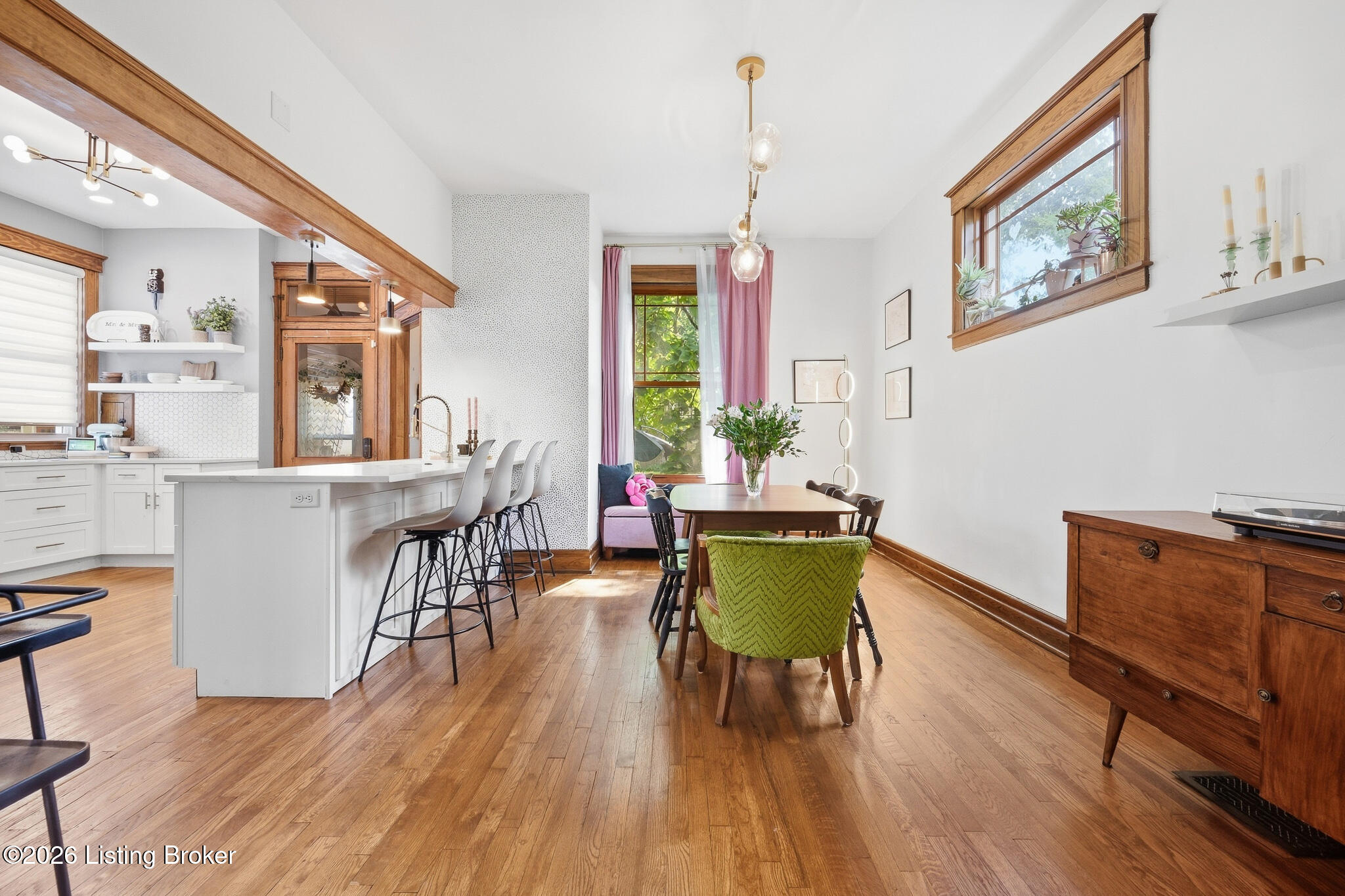 1844 Sherwood Ave Property Photo 3