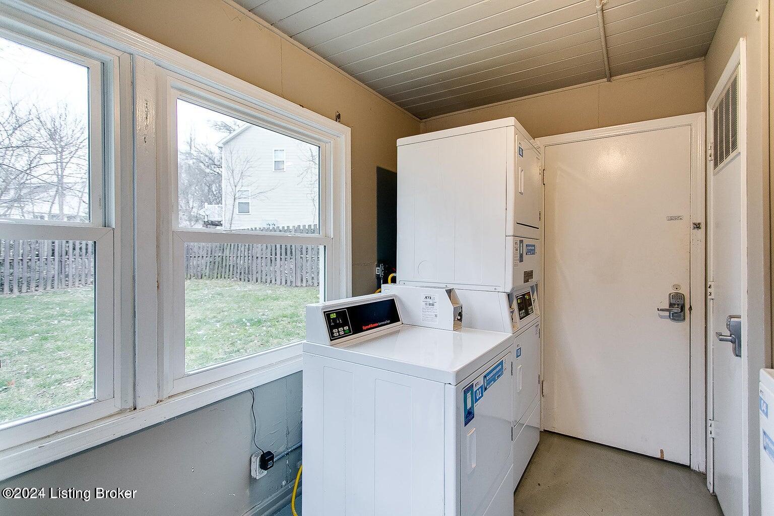2505 Lindsay Ave 2 Property Photo 15
