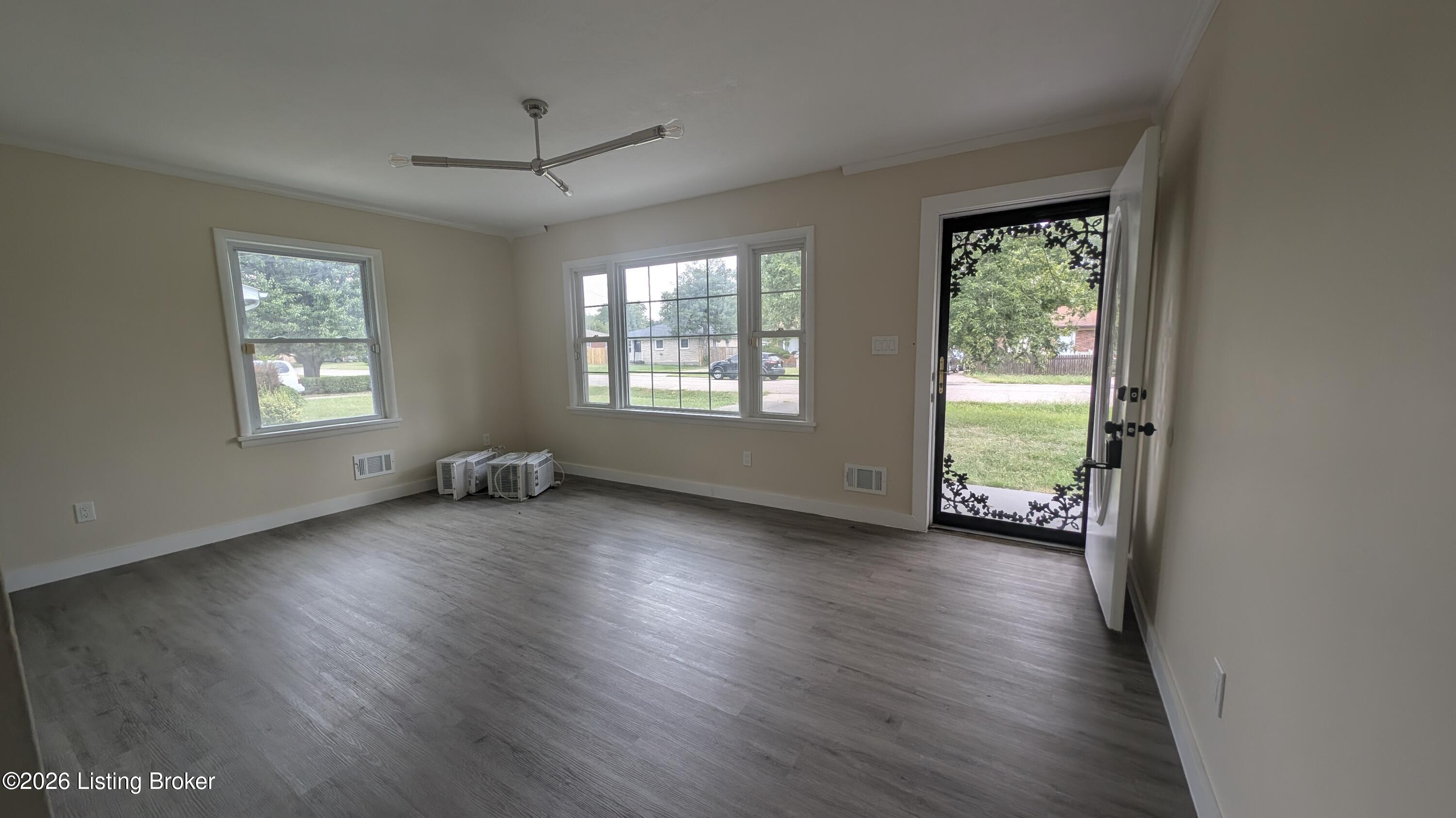 6006 Catheen Way Property Photo 4