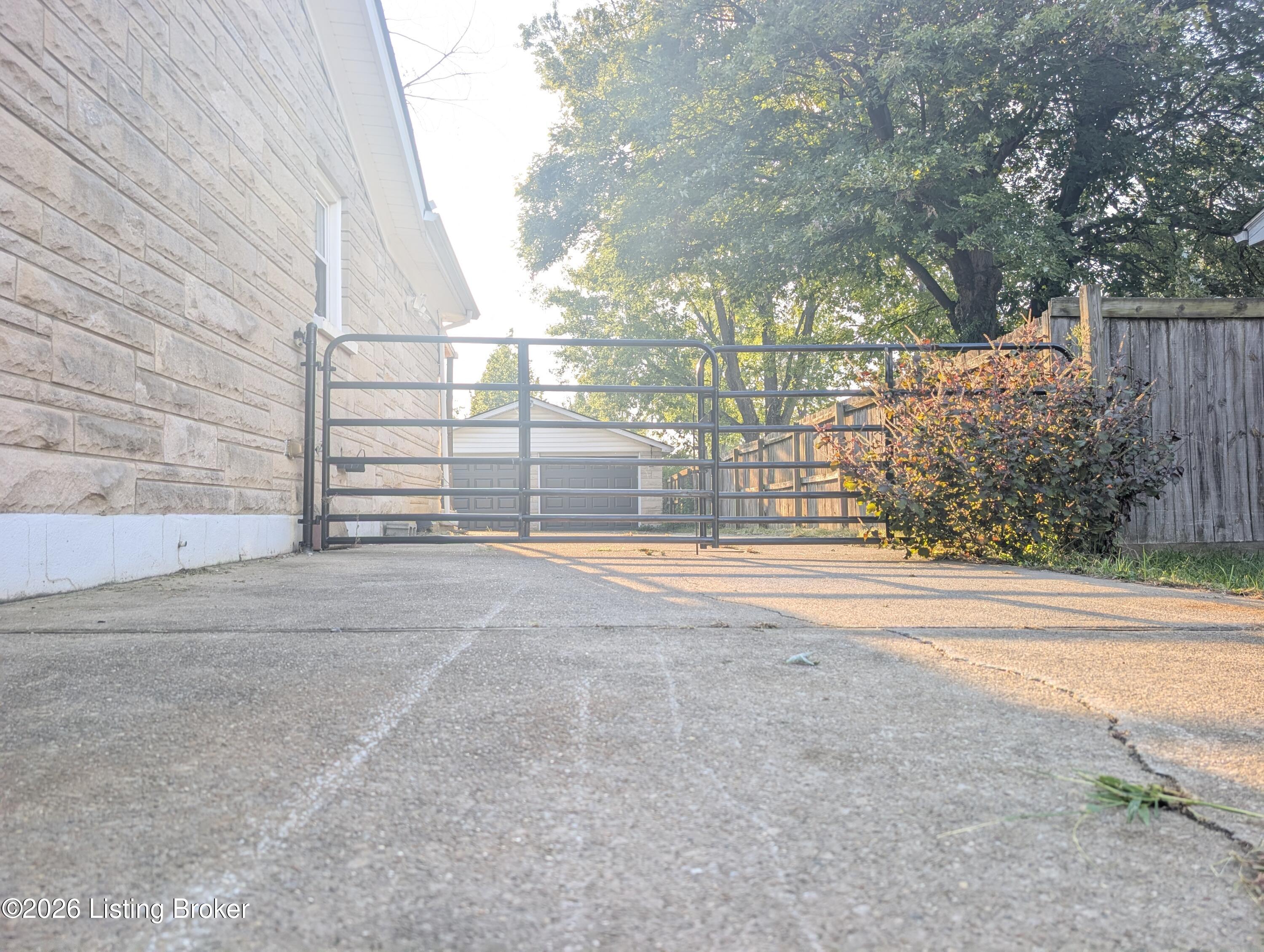 6006 Catheen Way Property Photo 27
