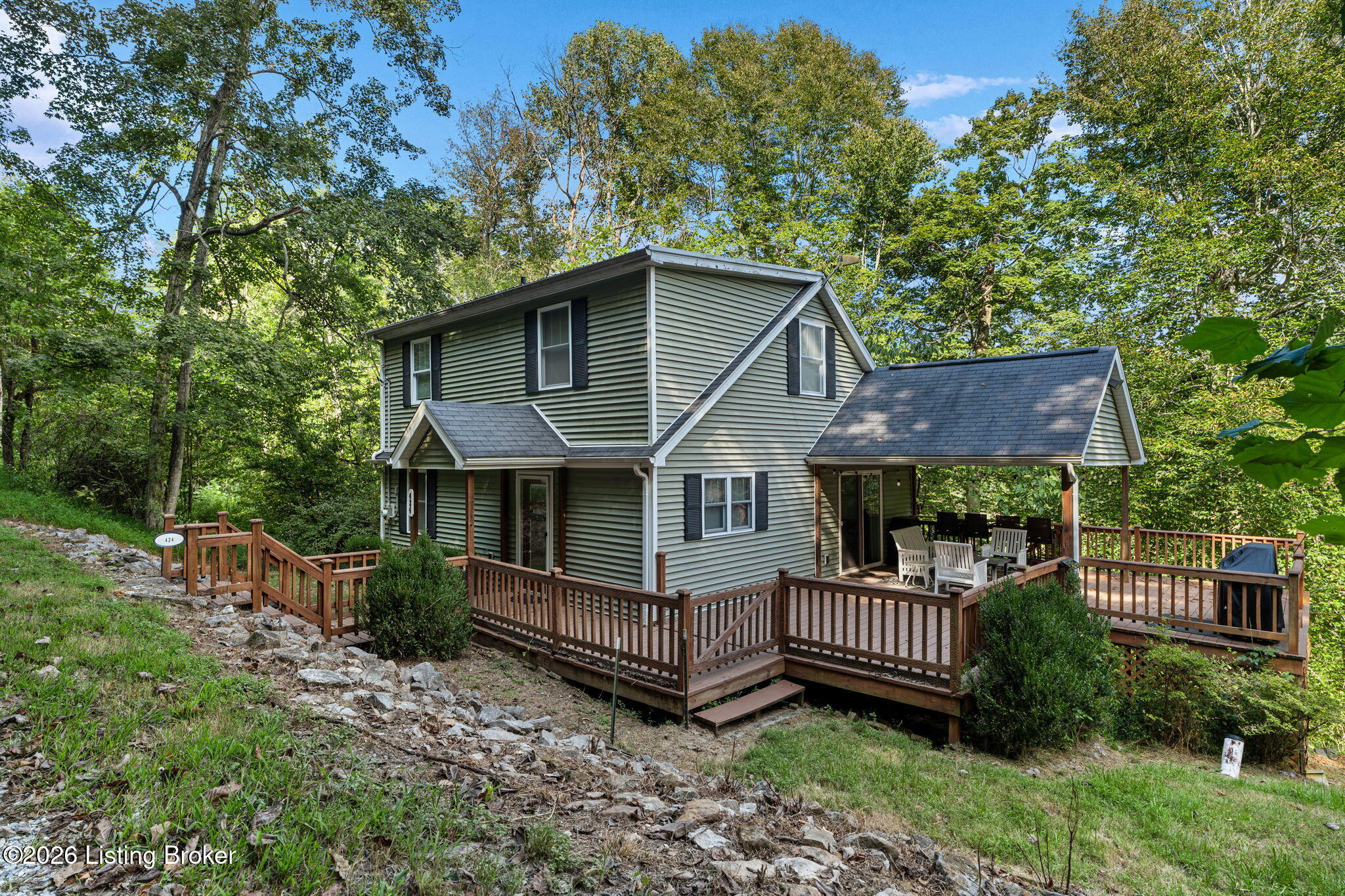 424 N Lakeside Ln Property Photo 2