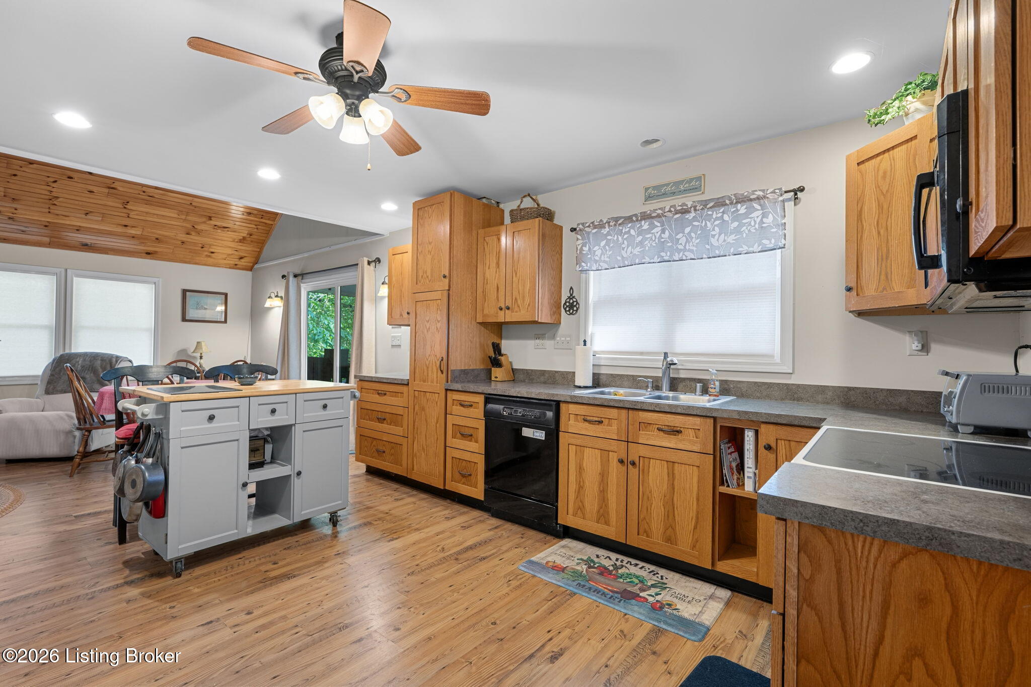 424 N Lakeside Ln Property Photo 17