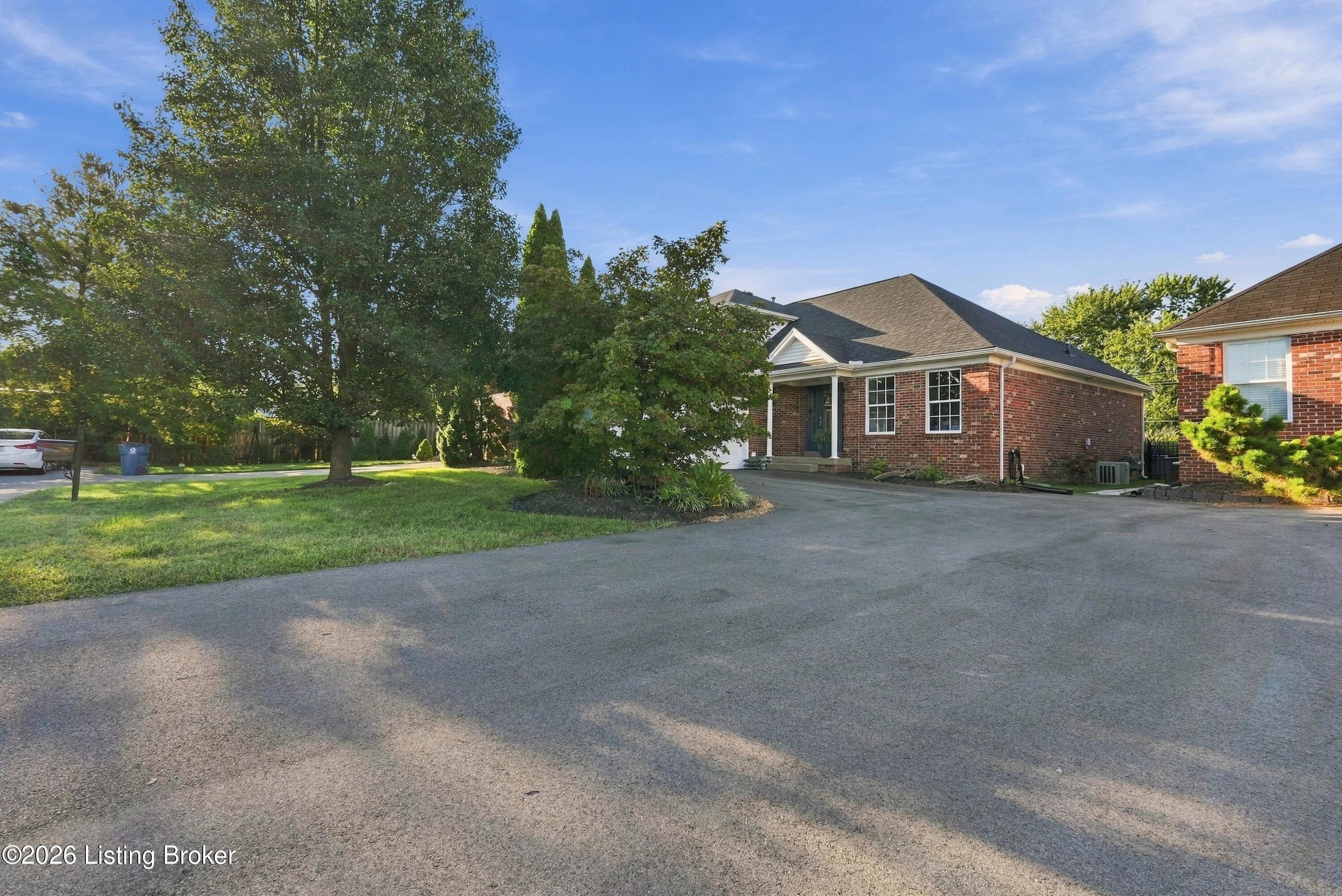 1702 Victory Ct Property Photo 4