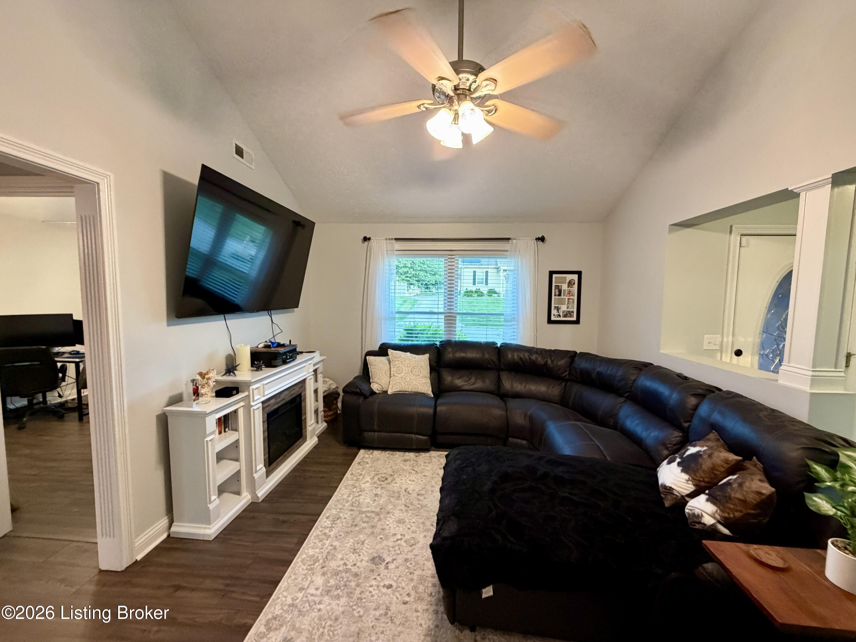 119 Tulip Dr Property Photo 6