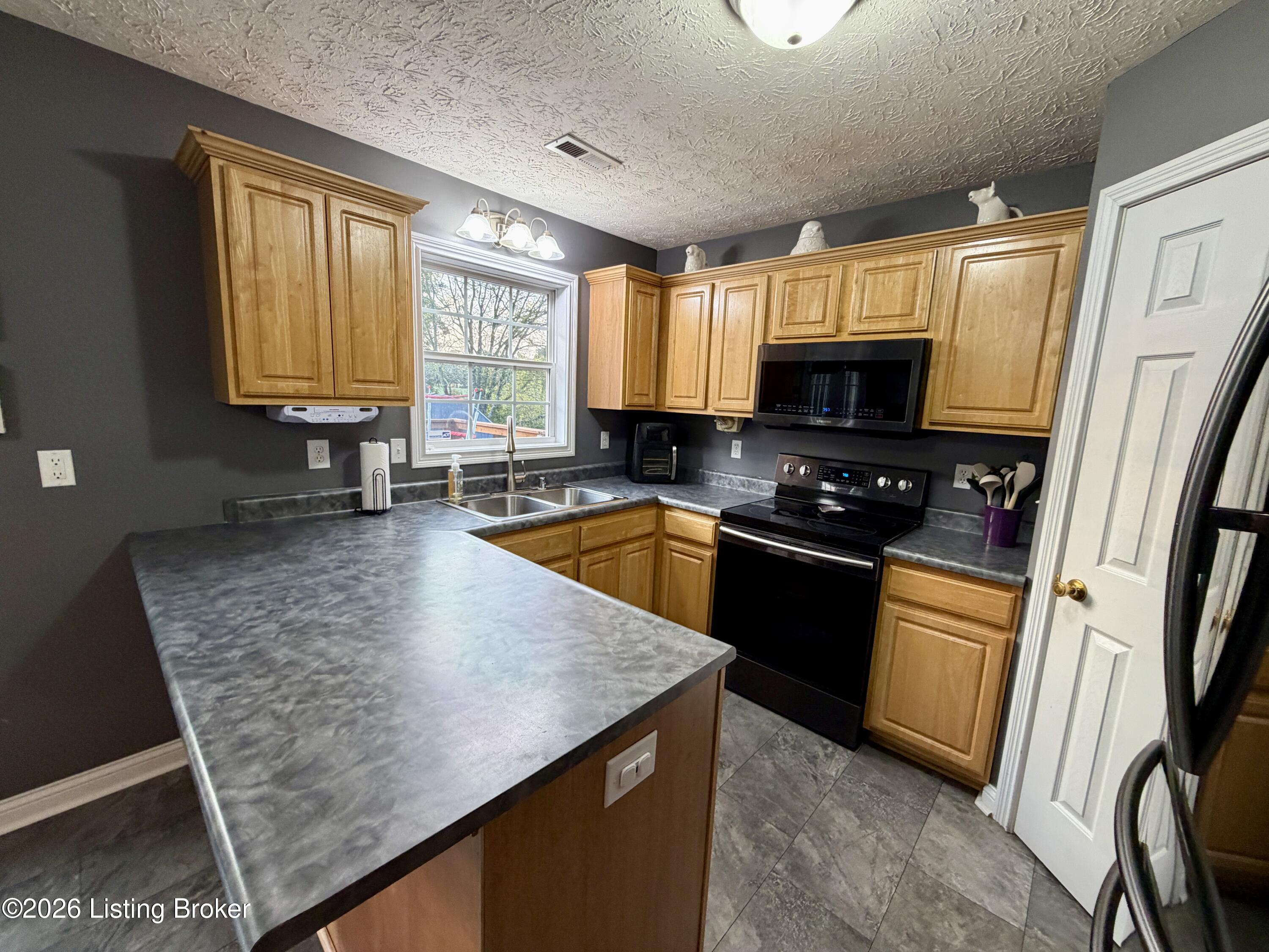 119 Tulip Dr Property Photo 10