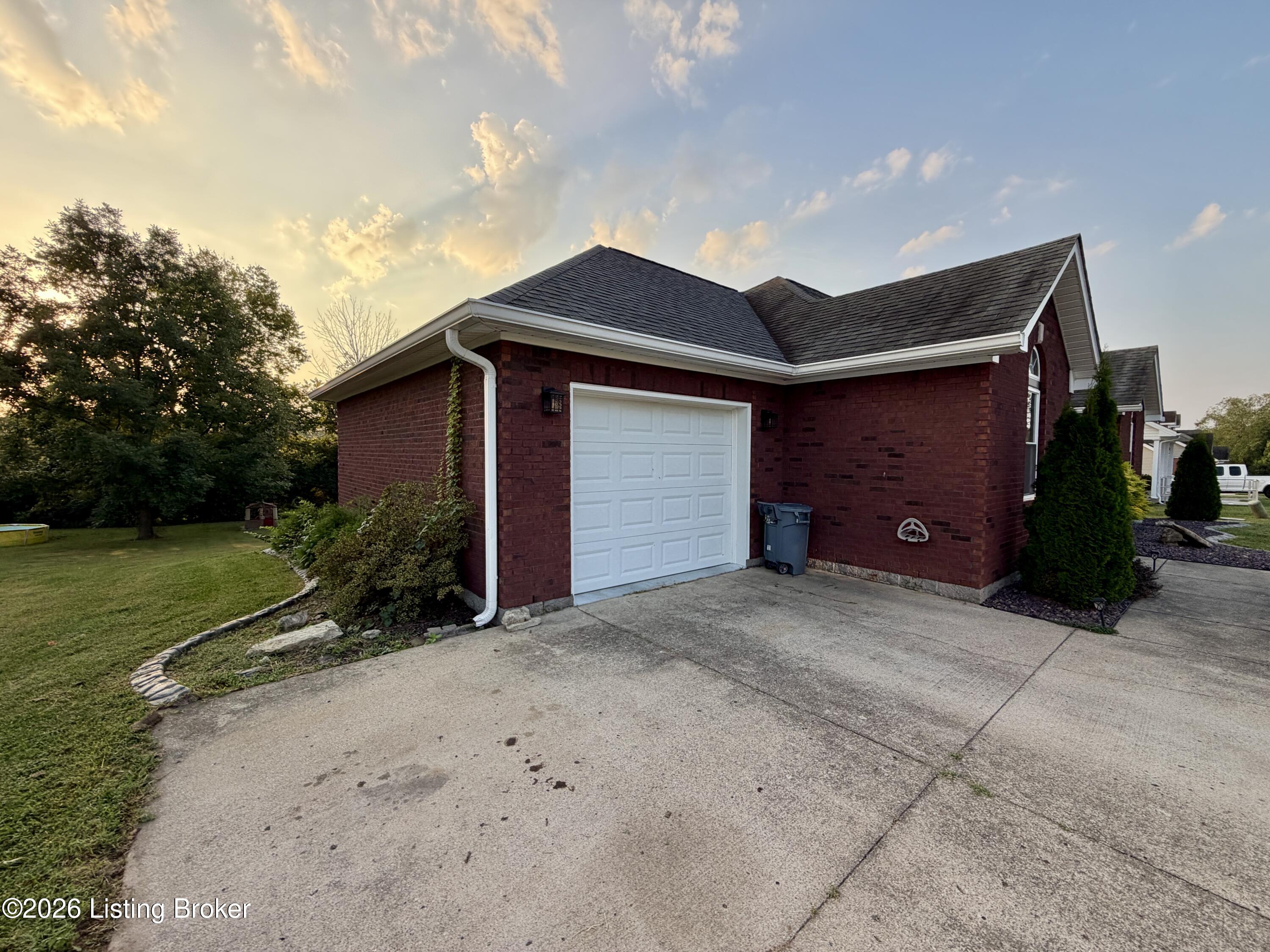 119 Tulip Dr Property Photo 32