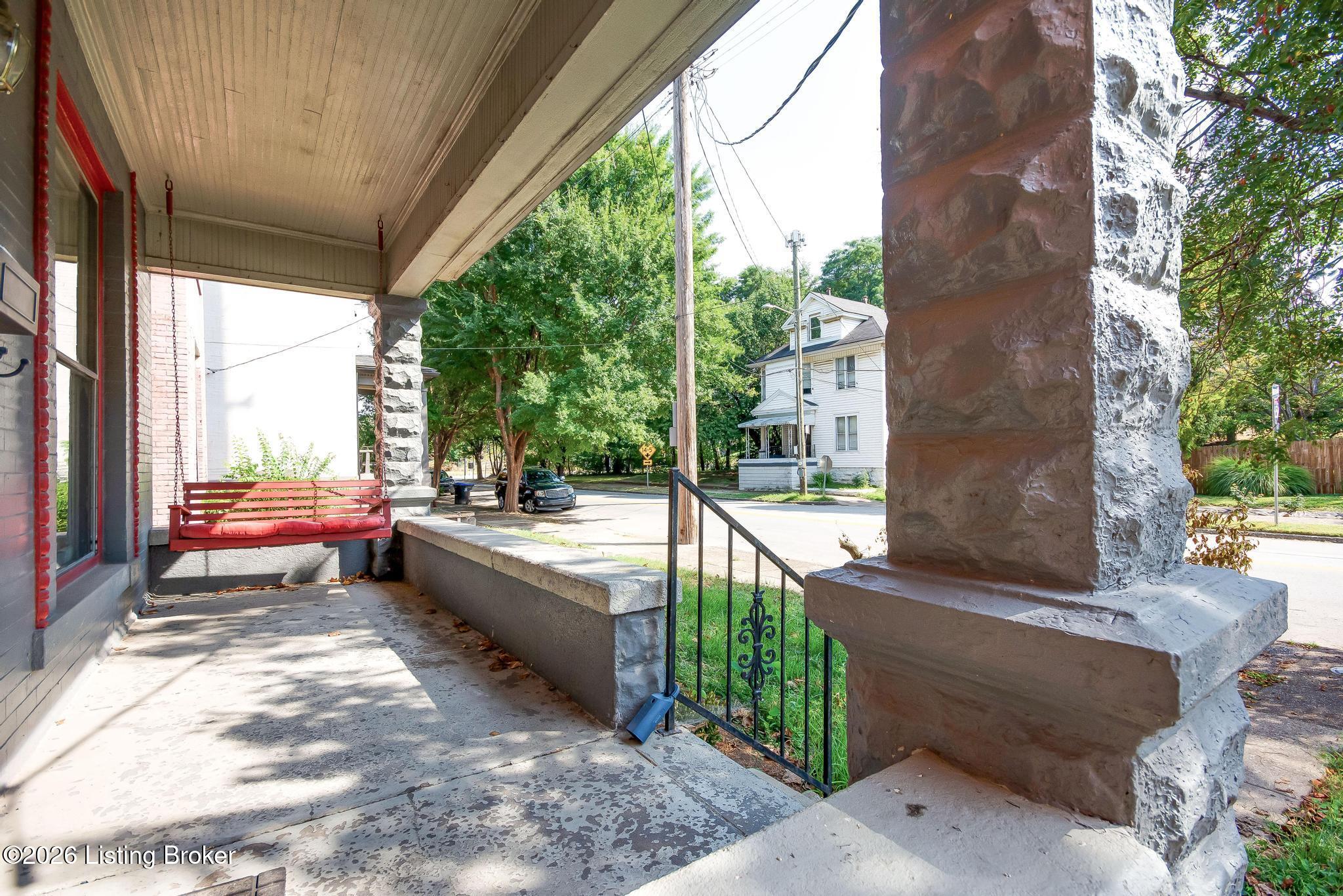 1218 S Floyd St Property Photo 5