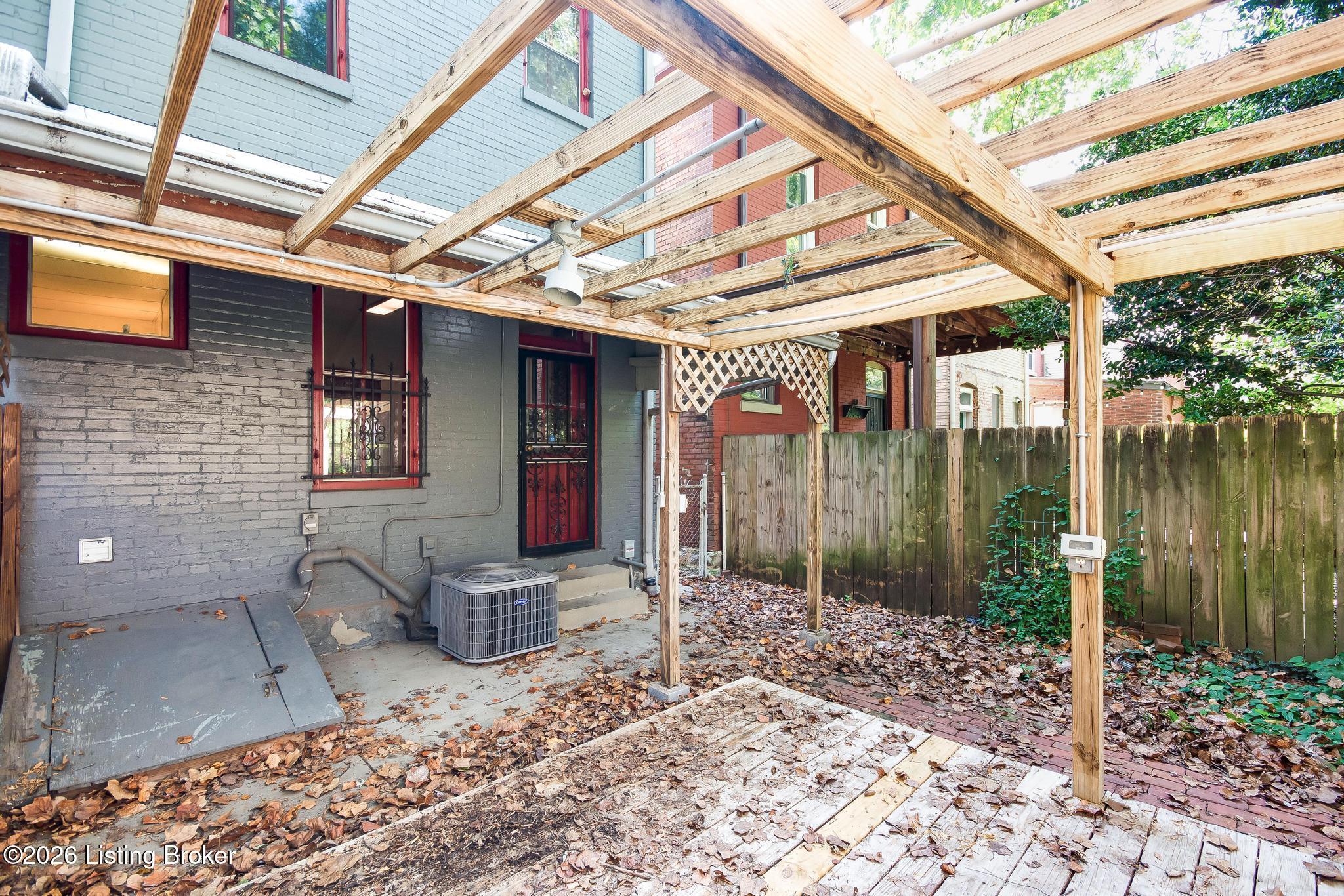 1218 S Floyd St Property Photo 52