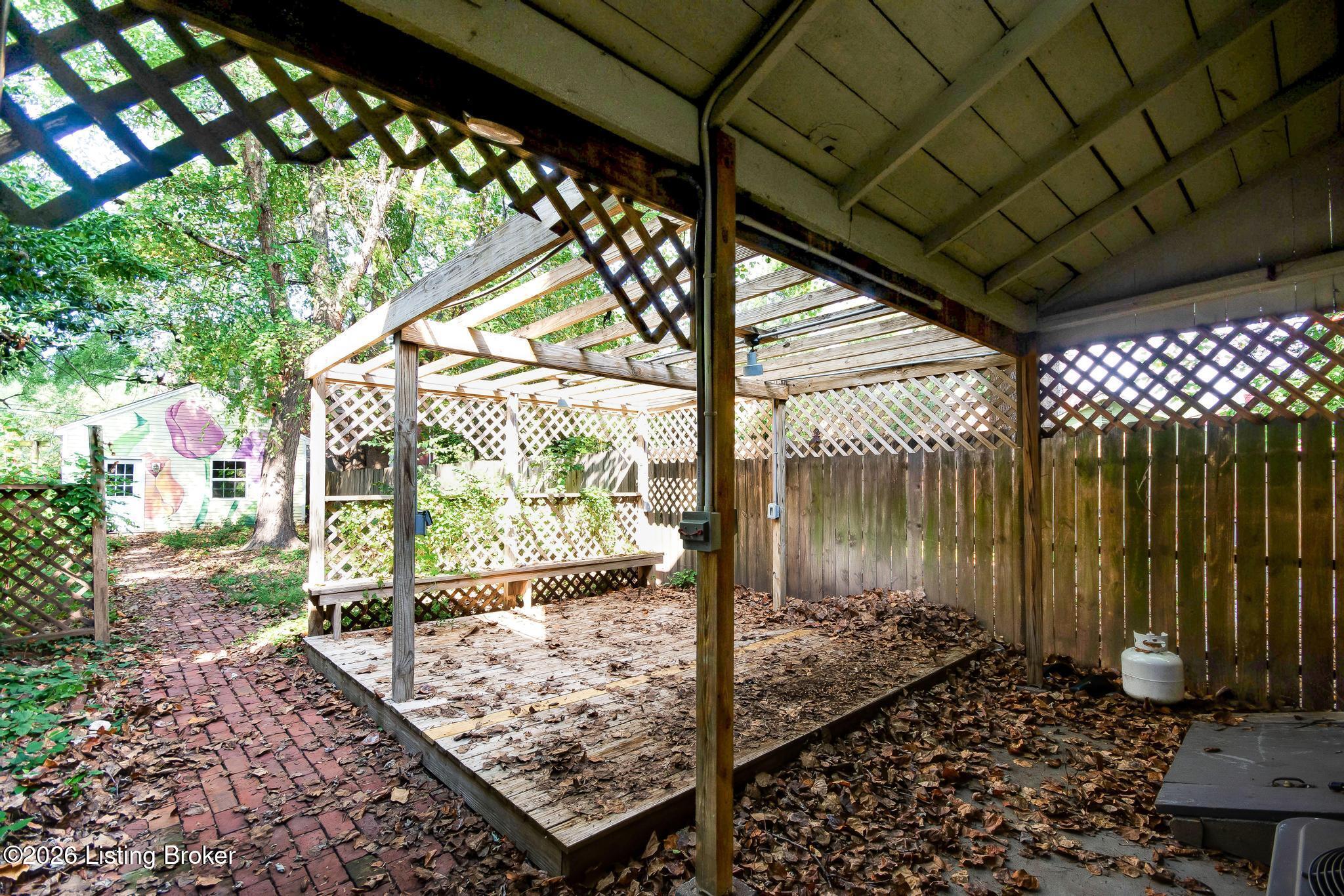 1218 S Floyd St Property Photo 53