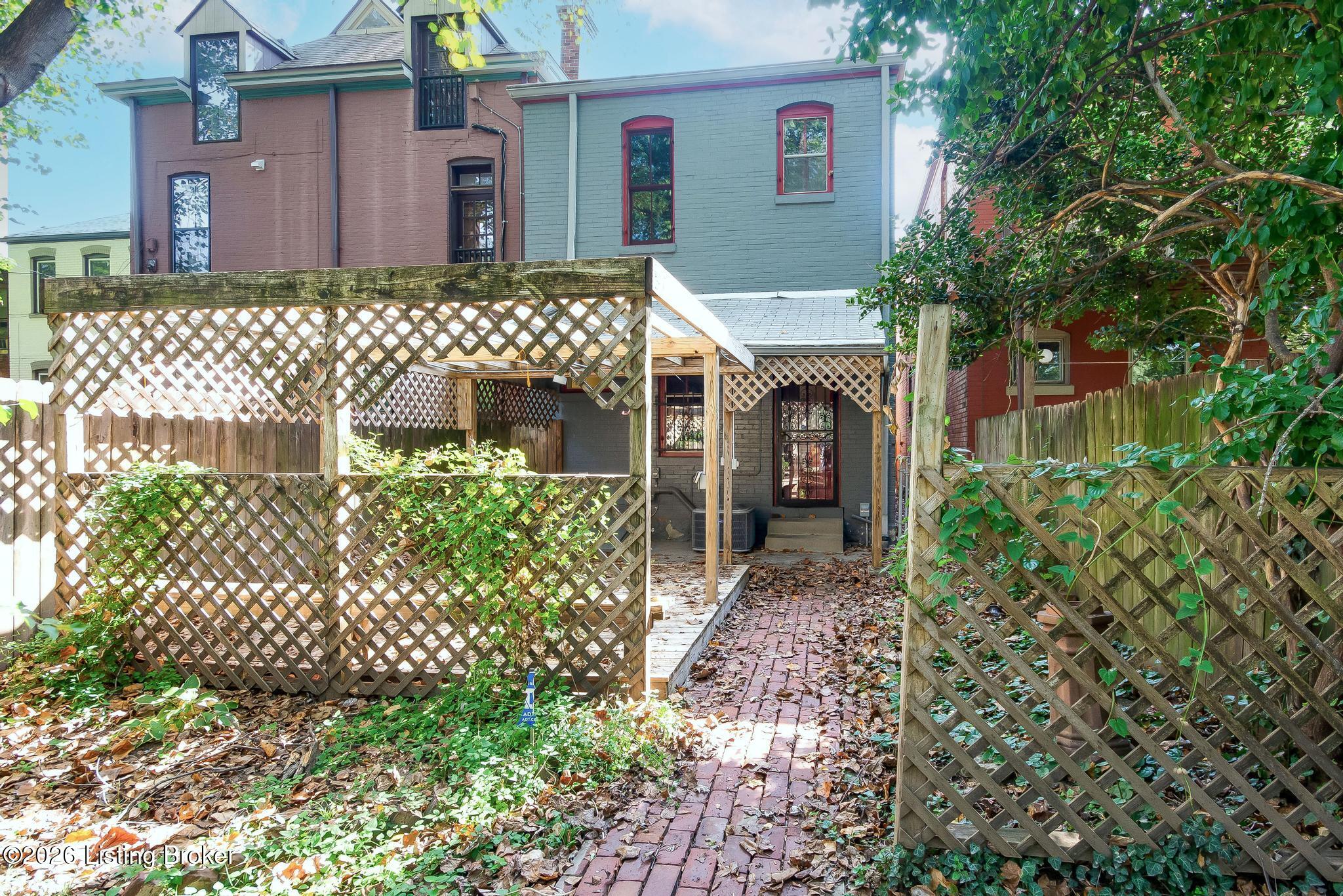 1218 S Floyd St Property Photo 56