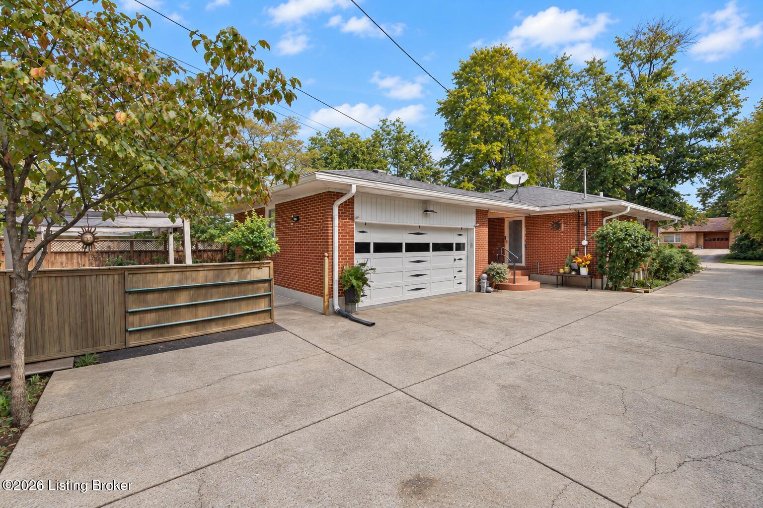 1902 Wesley Ave Property Photo 5