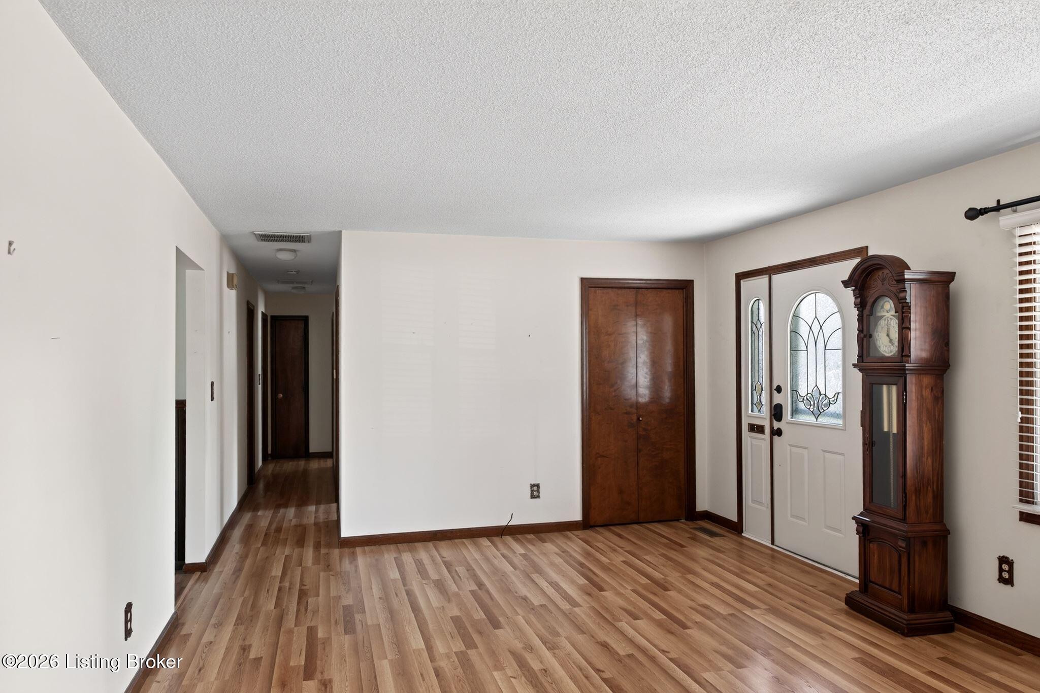 410 Mouser St Property Photo 6