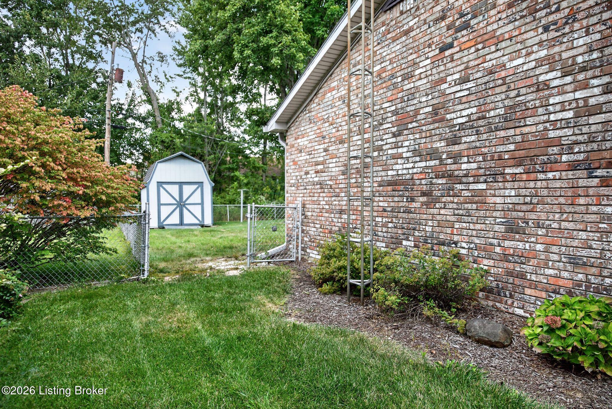 410 Mouser St Property Photo 45