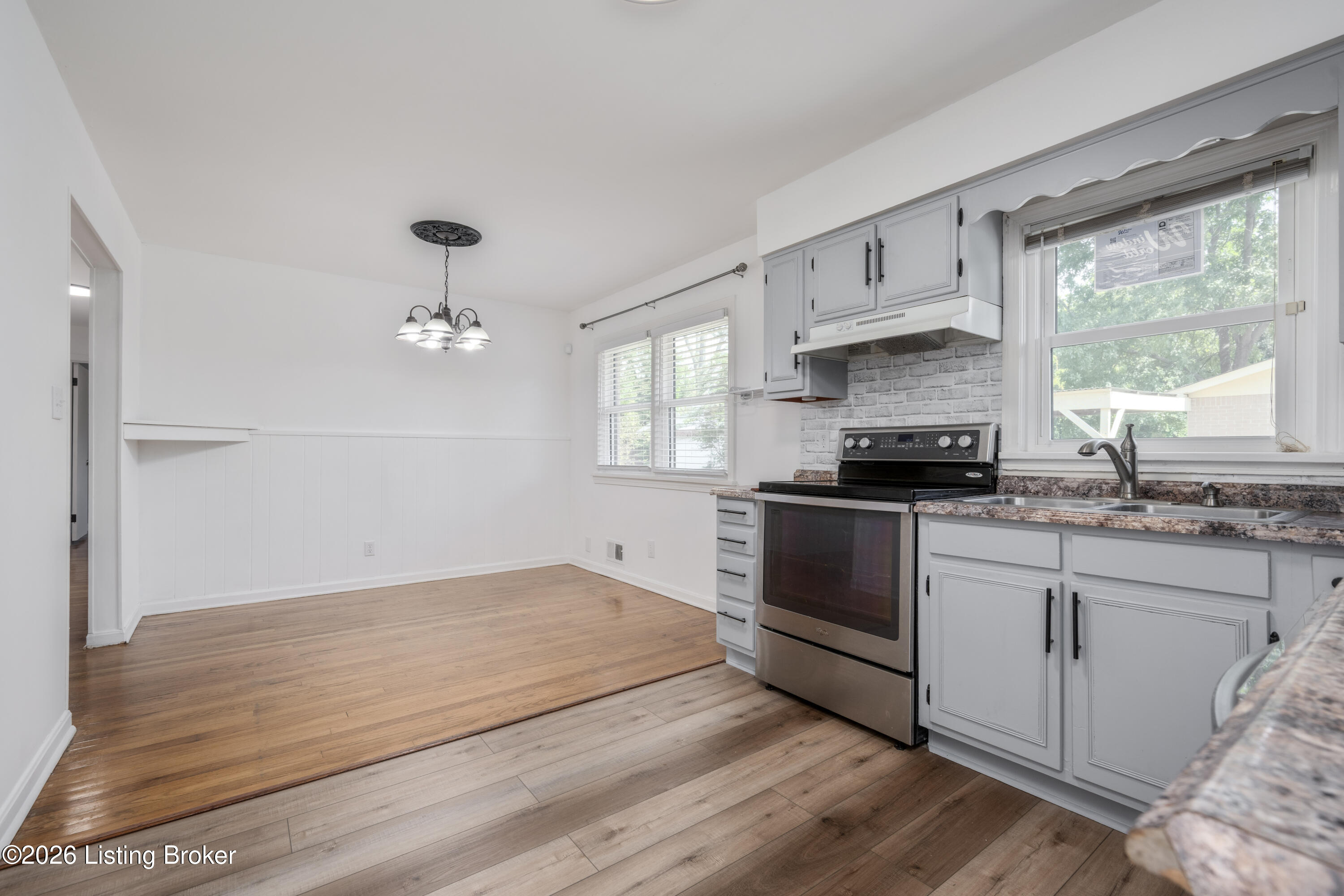 505 Westwood Dr Property Photo 8