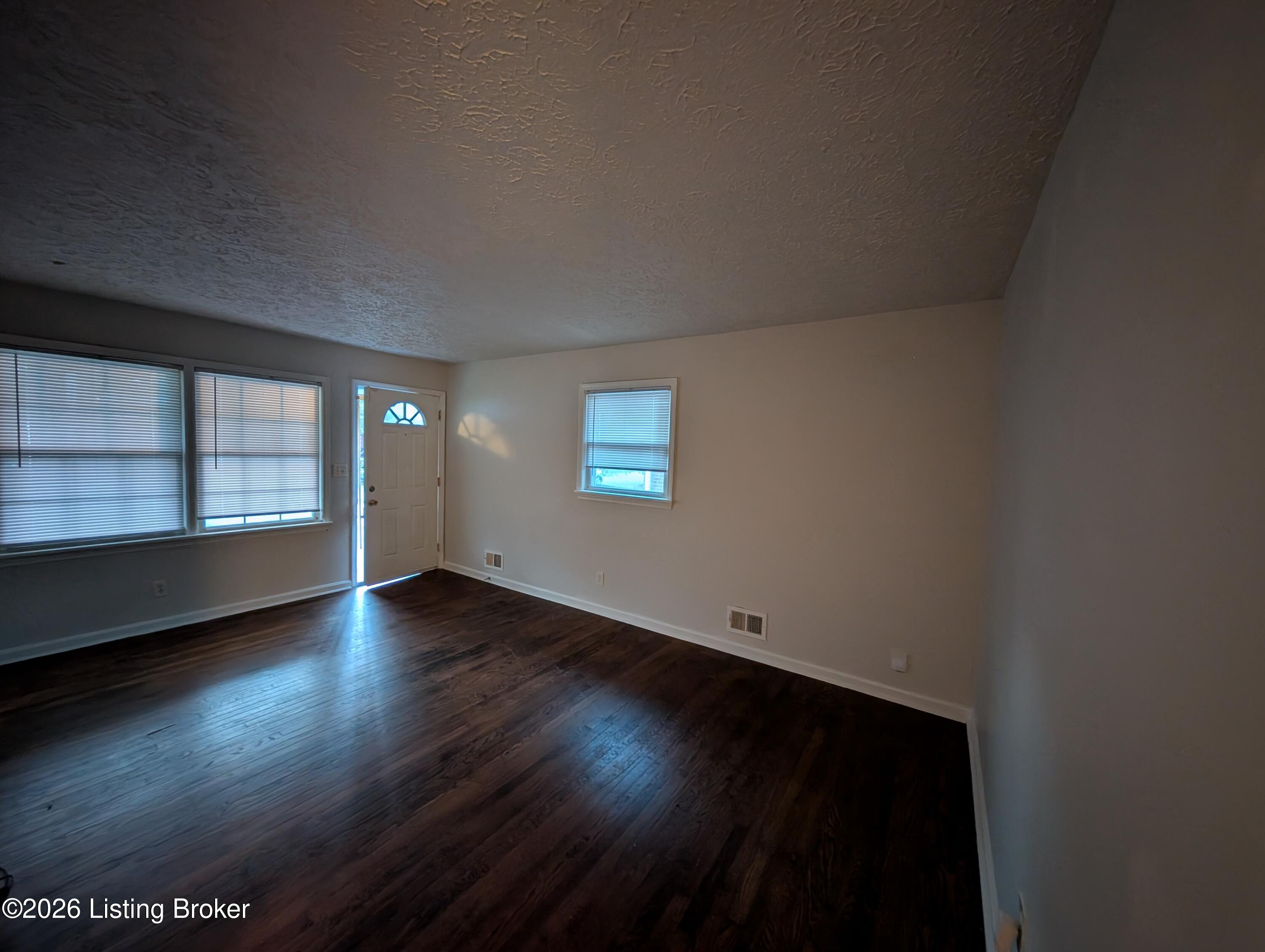 3674 Parthenia Ave Property Photo 6
