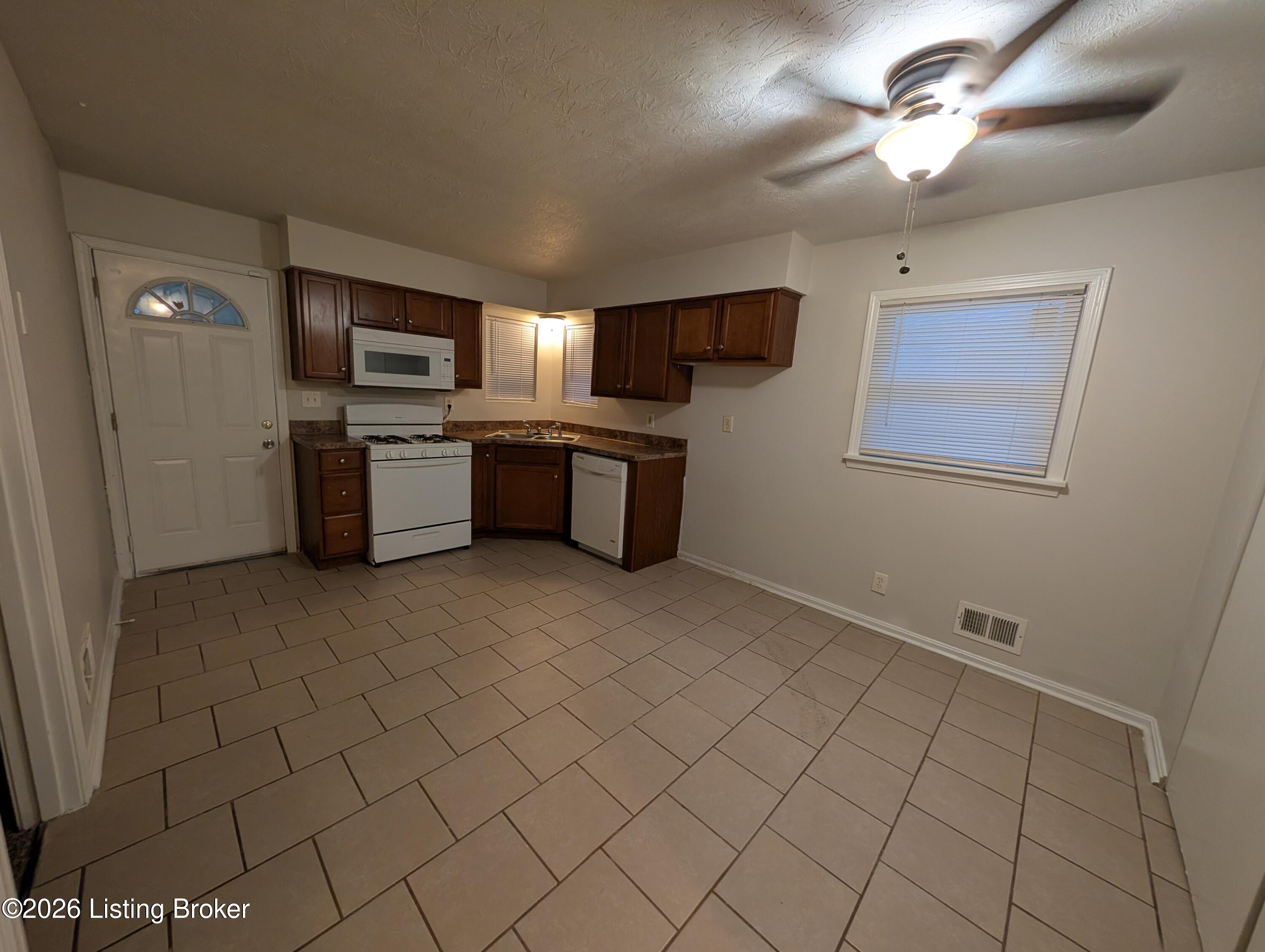 3674 Parthenia Ave Property Photo 9