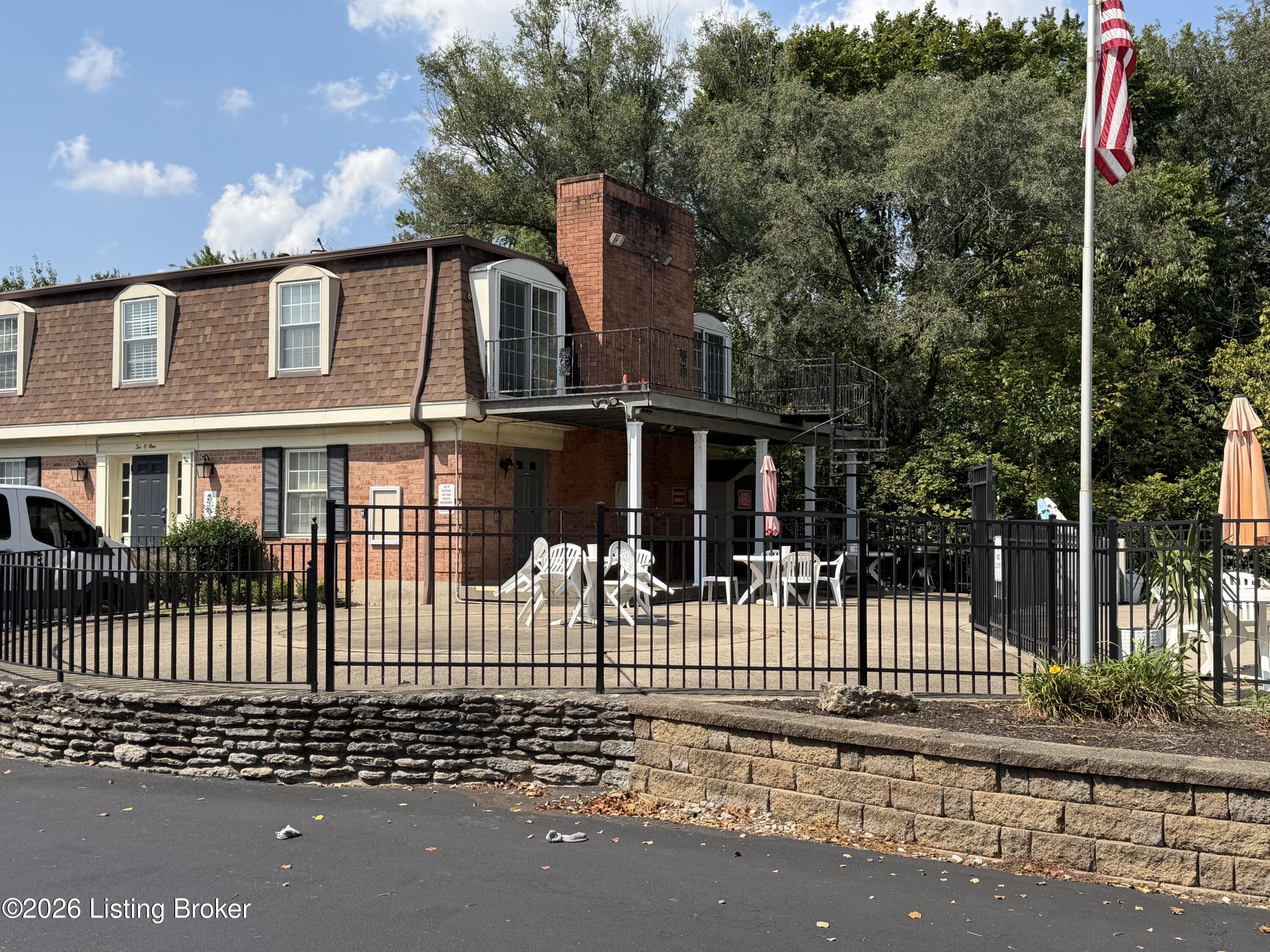 208 Flanders Ct Apt 3 Property Photo 2