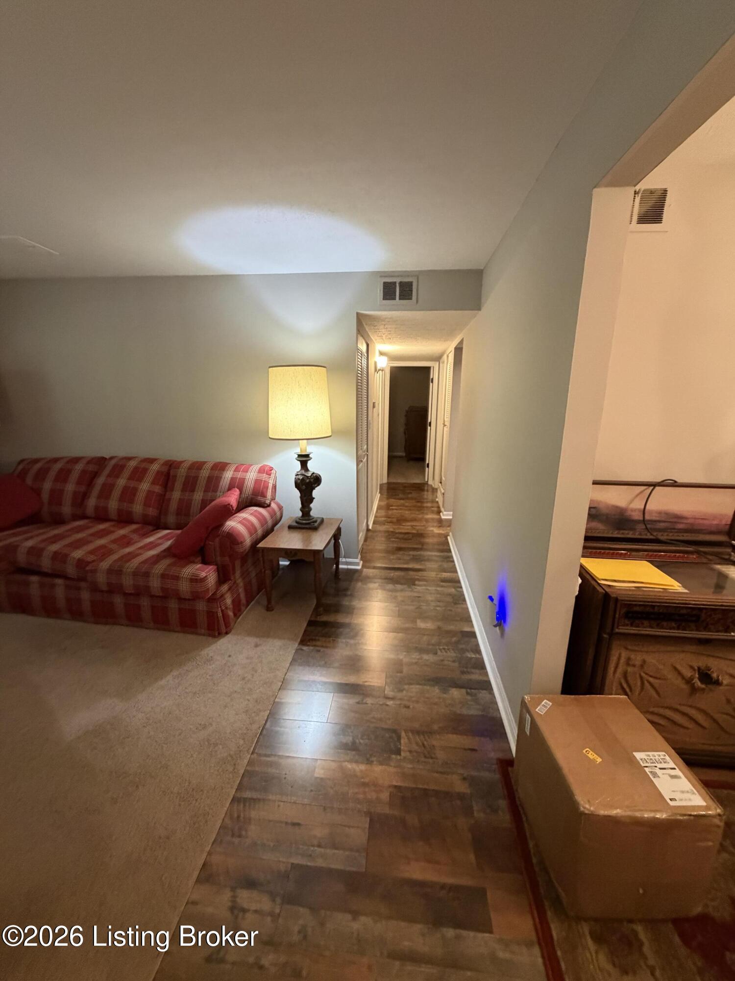 208 Flanders Ct Apt 3 Property Photo 3