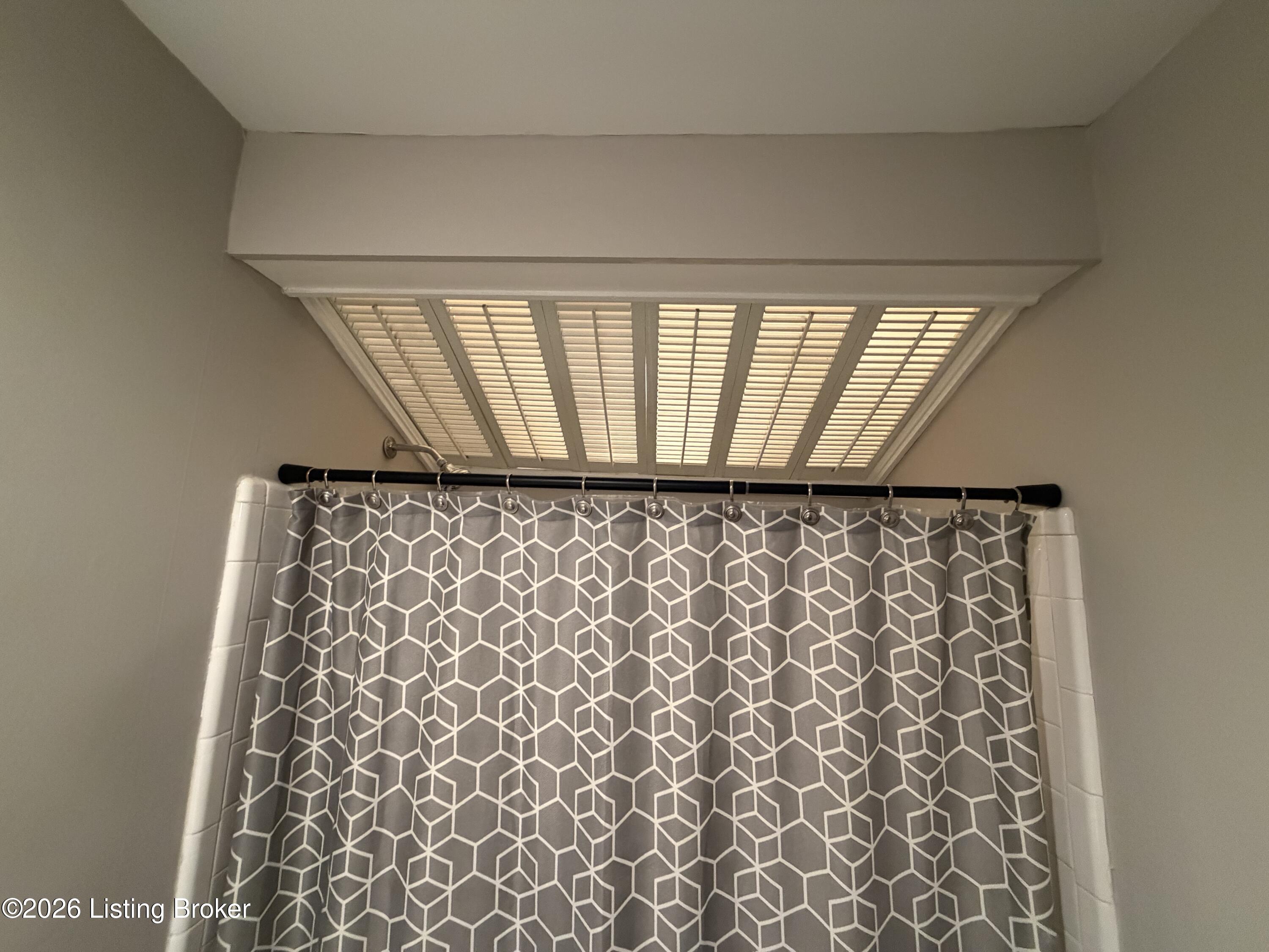 208 Flanders Ct Apt 3 Property Photo 8